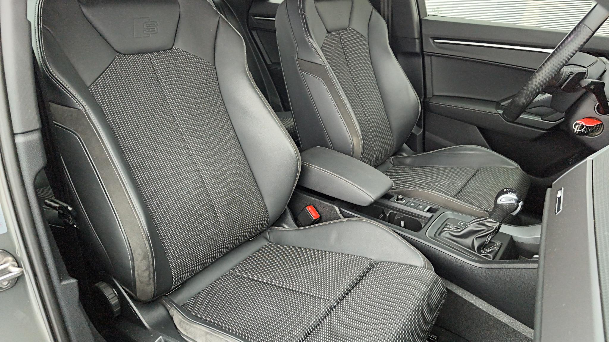 AUDI Q3 PROFIL+GAUCHE