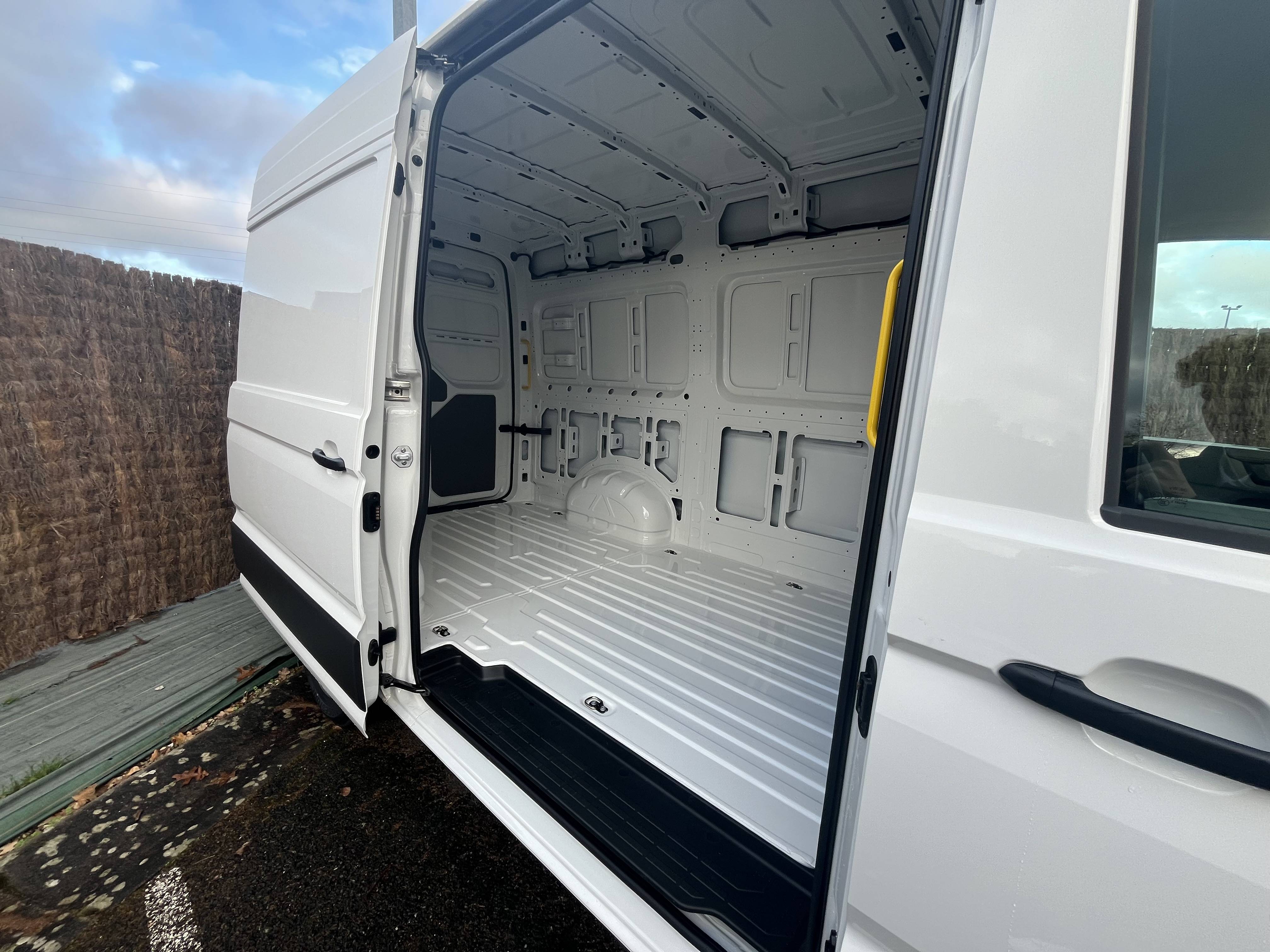 CRAFTER VAN 35 L3H3 2.0 TDI 140 CH