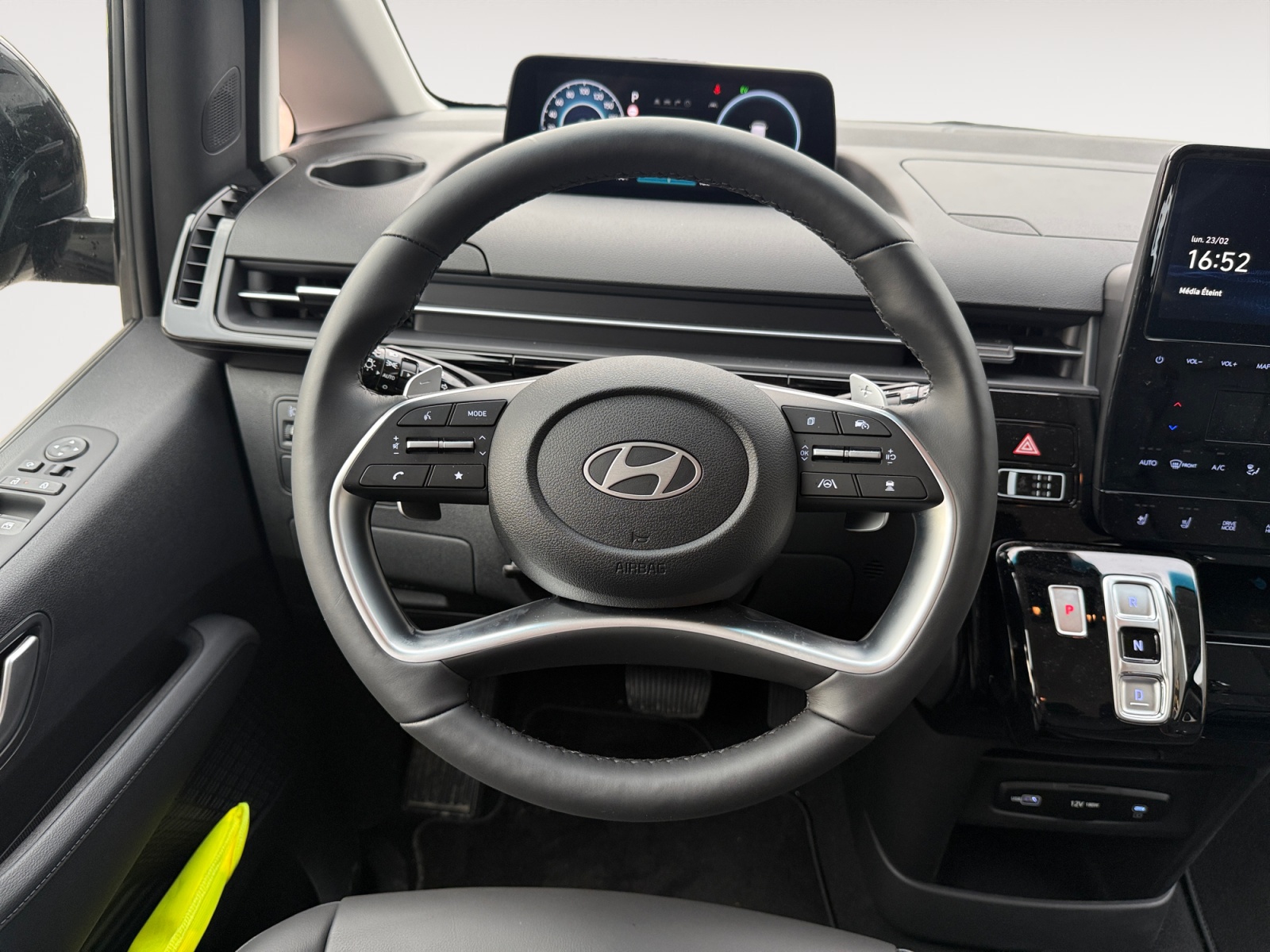 Staria 1.6 T-GDI 225 Hybrid BVA6