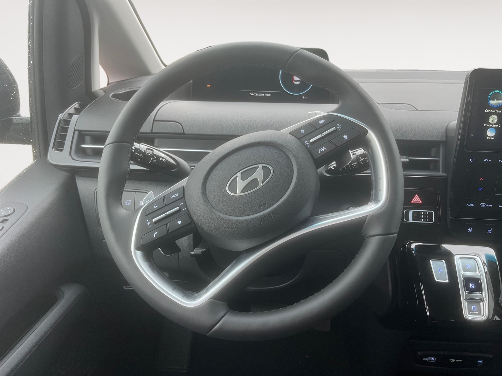 Staria 1.6 T-GDI 225 Hybrid BVA6