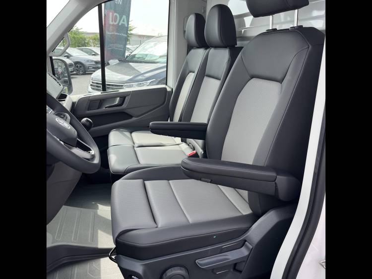 Voitures neuves VOLKSWAGEN UTILITAIRES CRAFTER CHASSIS CABINE BUSINESS Clermont-Ferrand