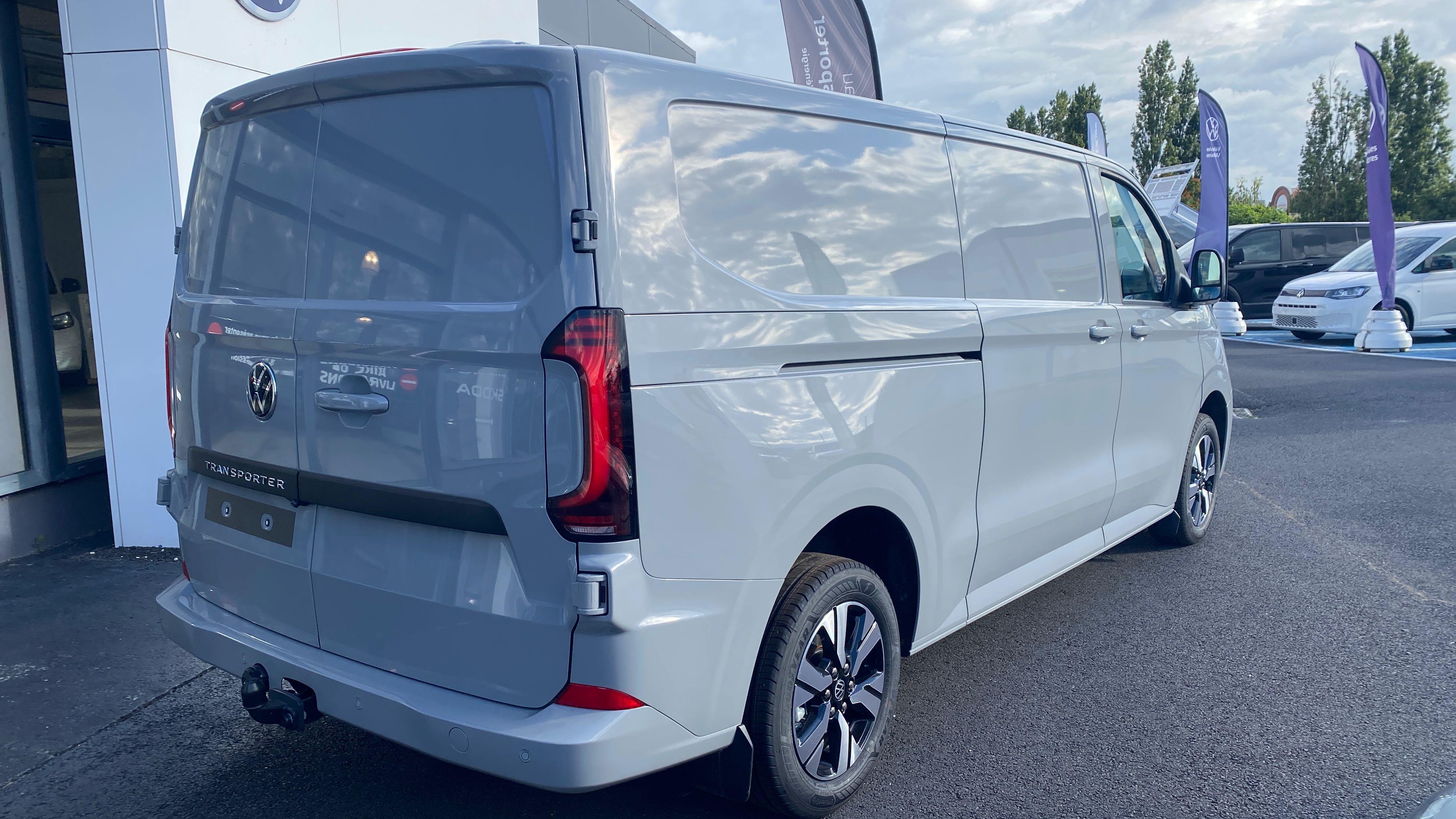 Voitures neuves VOLKSWAGEN UTILITAIRES TRANSPORTER VAN BUSINESS Clermont-Ferrand
