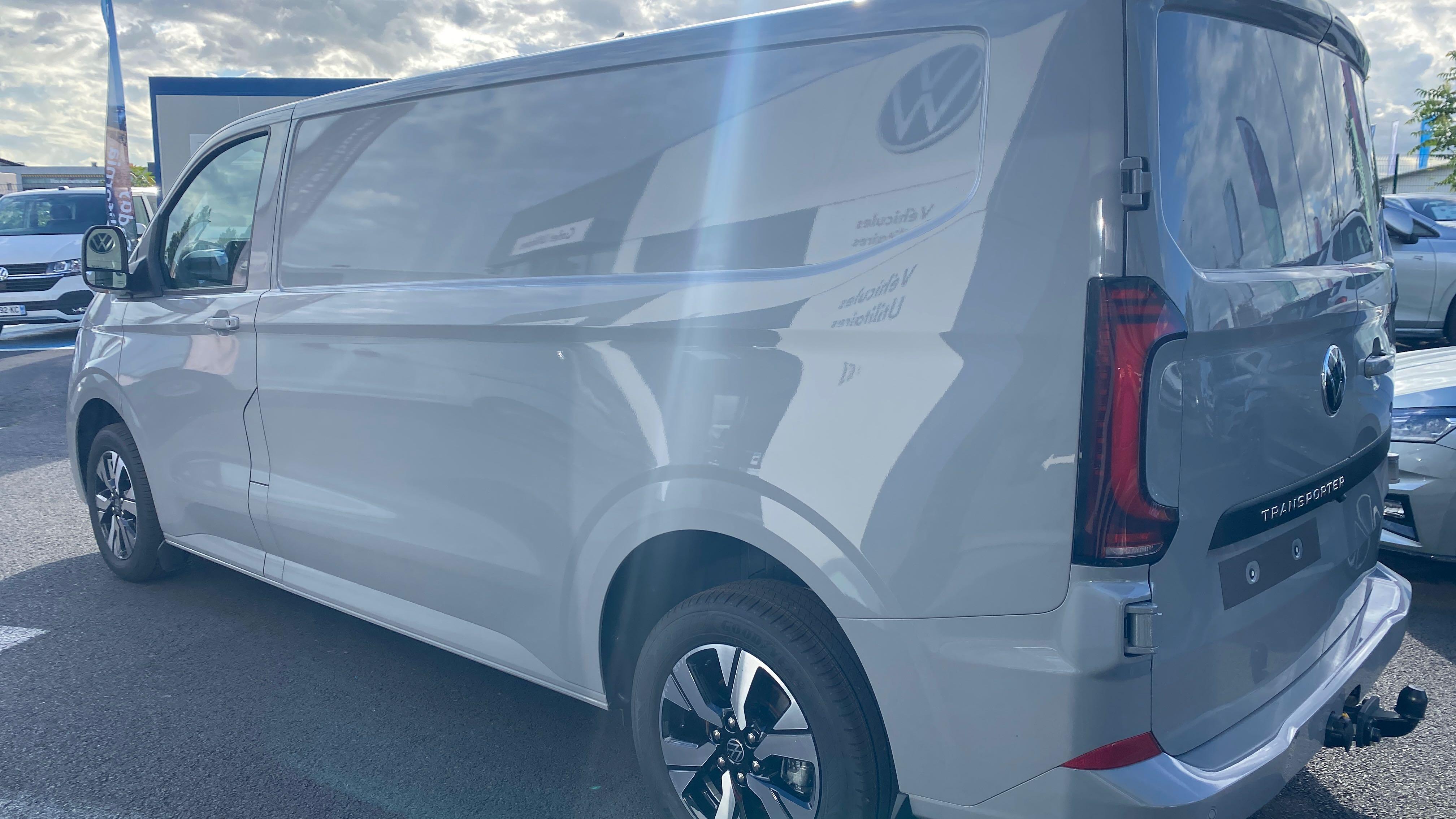 Voitures neuves VOLKSWAGEN UTILITAIRES TRANSPORTER VAN BUSINESS Clermont-Ferrand
