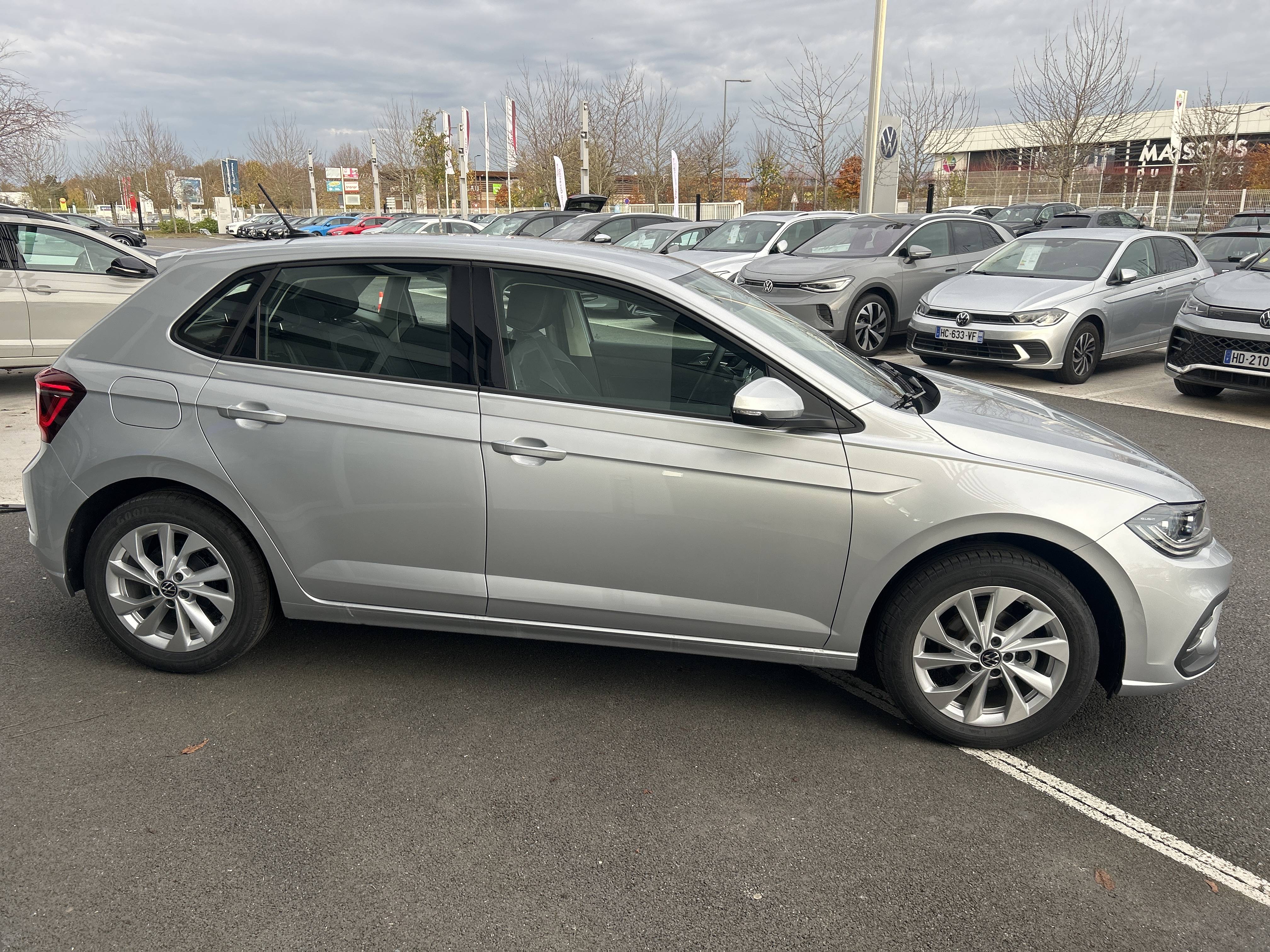 VOLKSWAGEN POLO