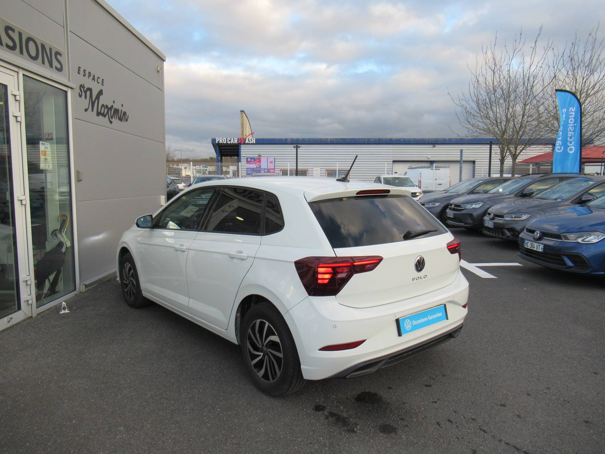 VOLKSWAGEN POLO