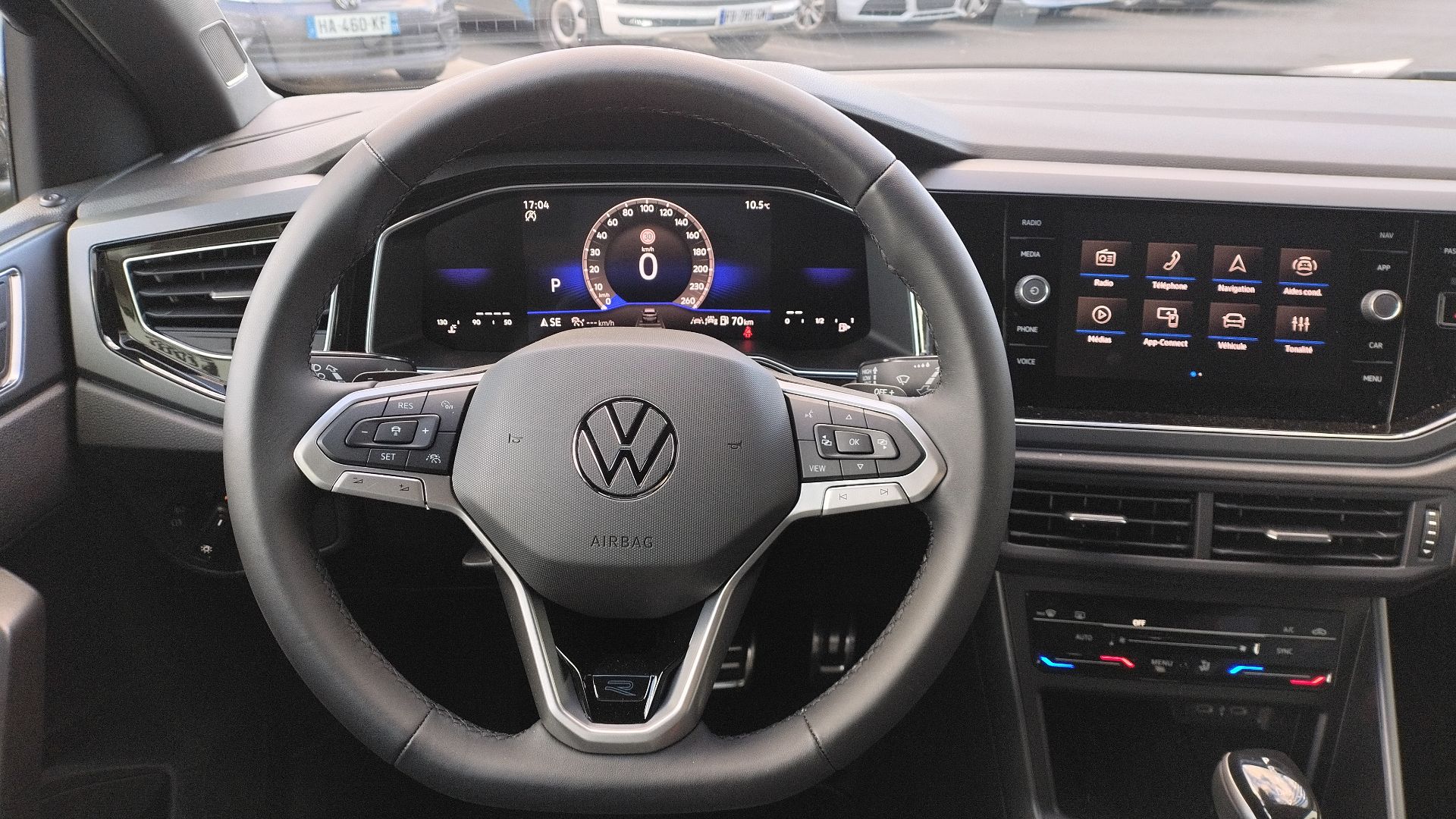 VOLKSWAGEN POLO