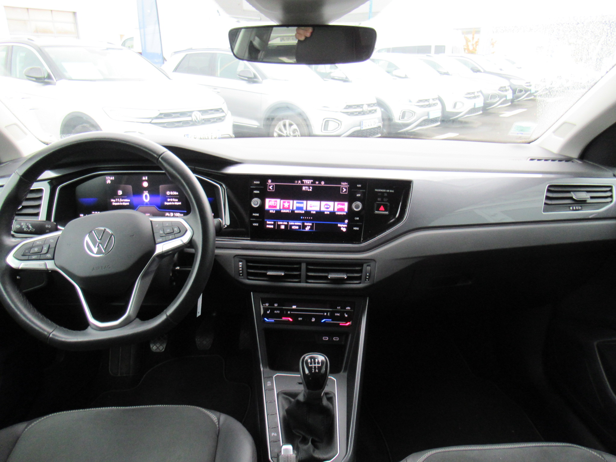 VOLKSWAGEN POLO