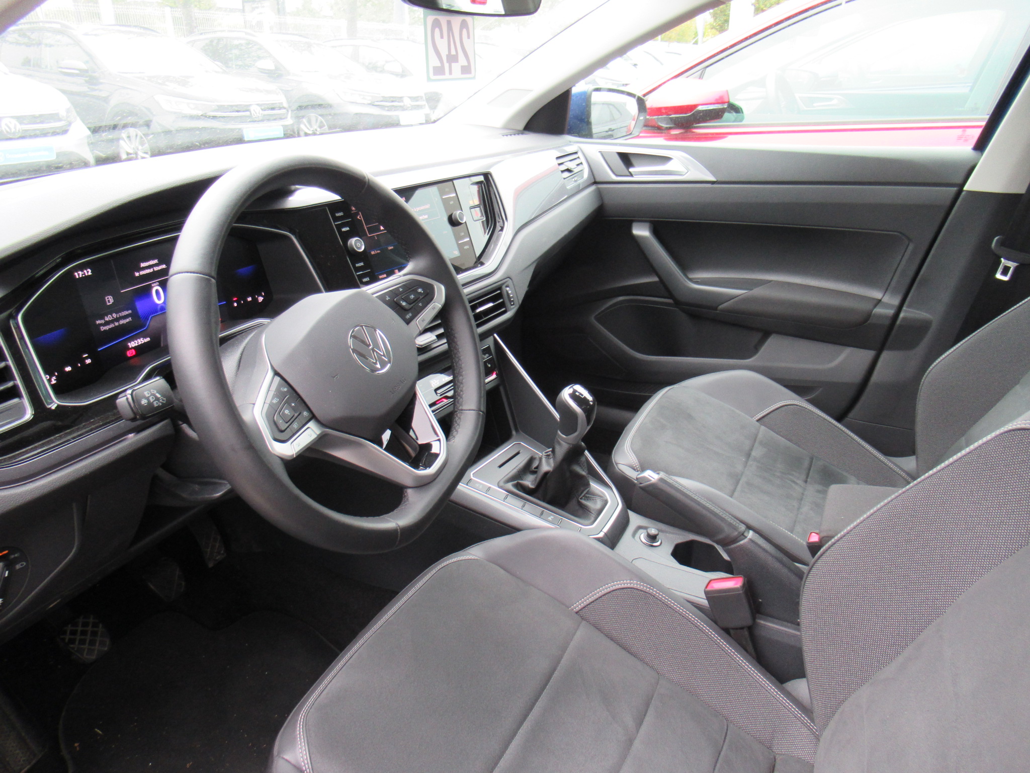 VOLKSWAGEN POLO