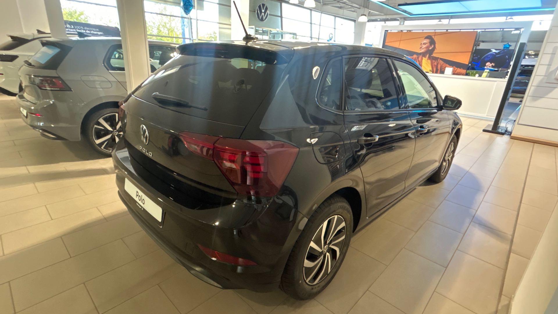 VOLKSWAGEN POLO