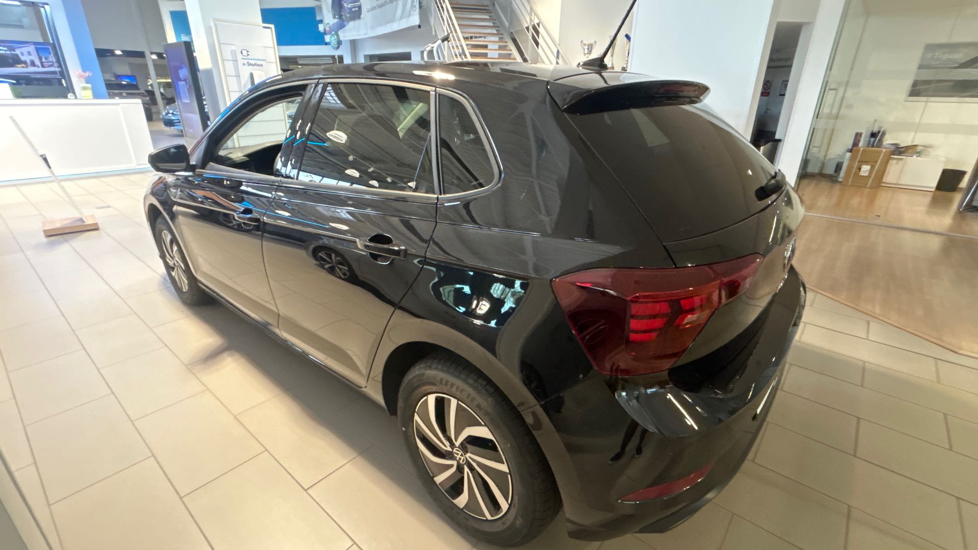 VOLKSWAGEN POLO