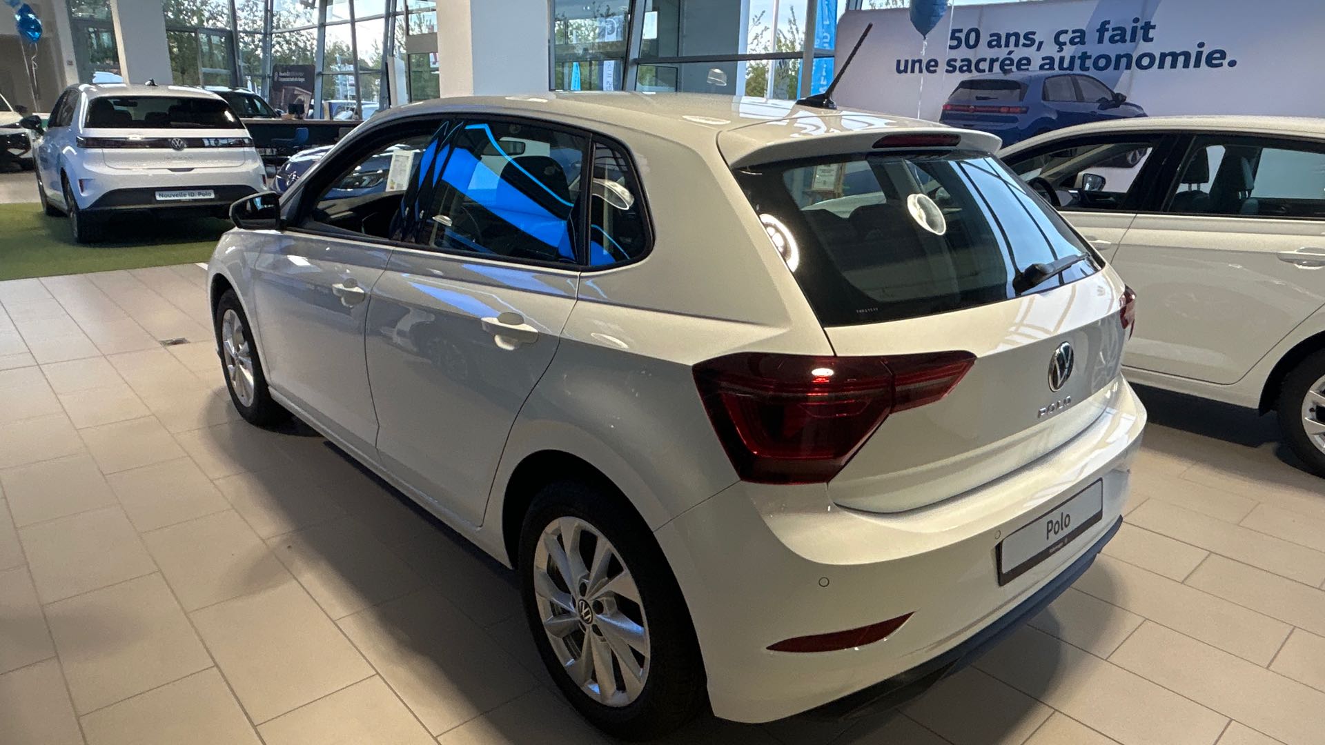 VOLKSWAGEN POLO