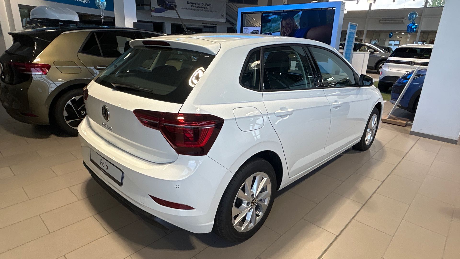 VOLKSWAGEN POLO