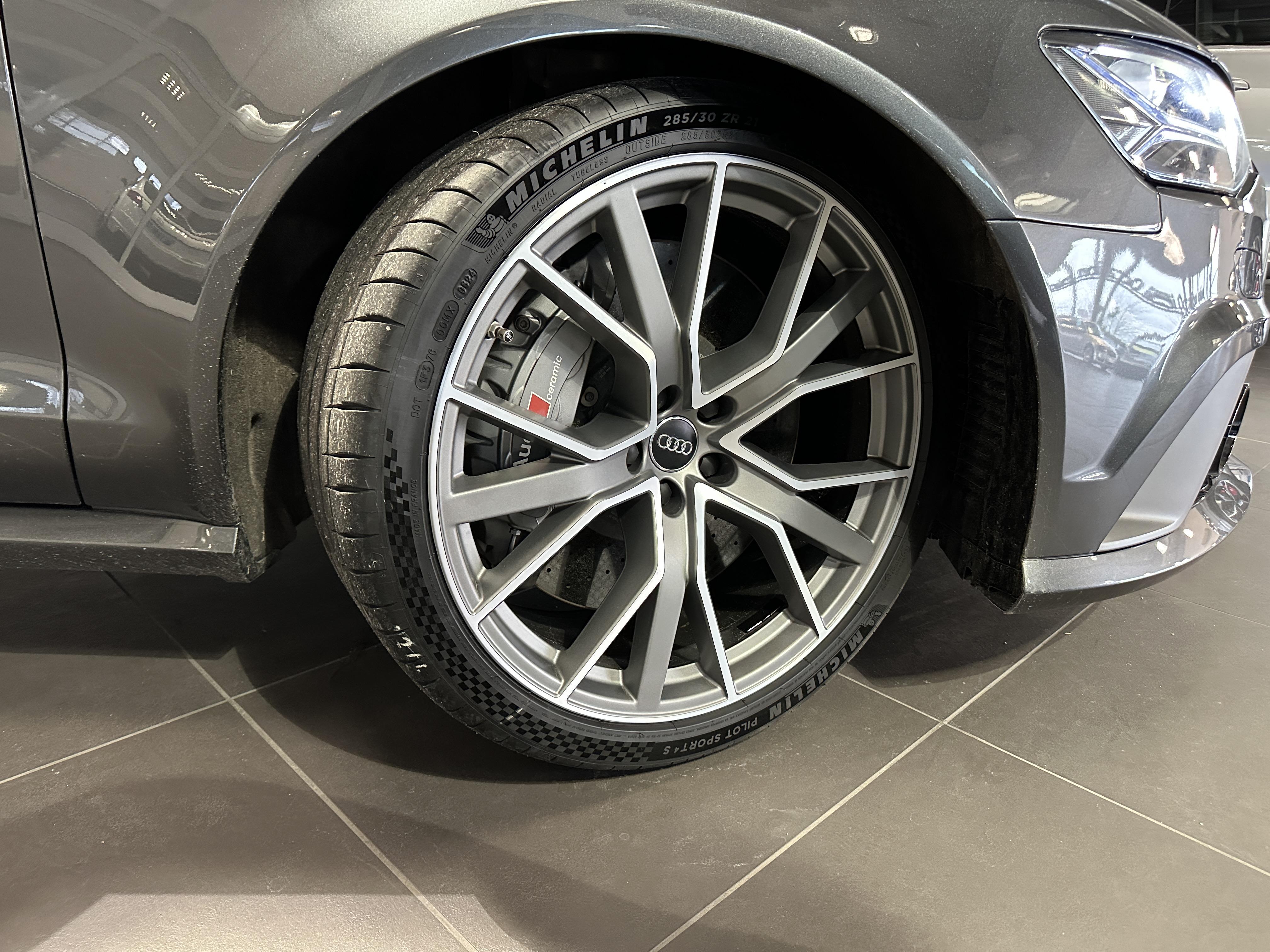 AUDI RS6 AVANT