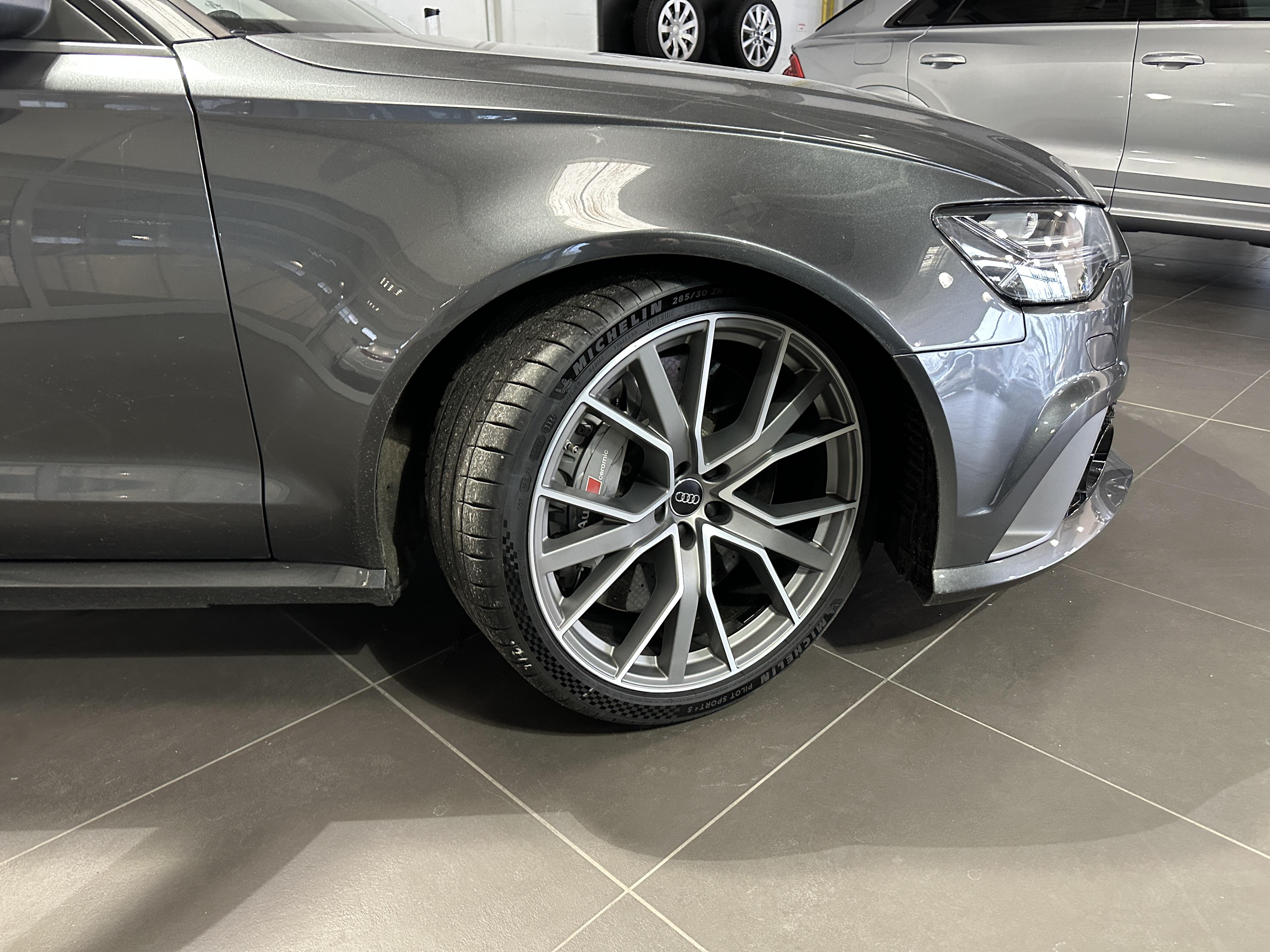 AUDI RS6 AVANT