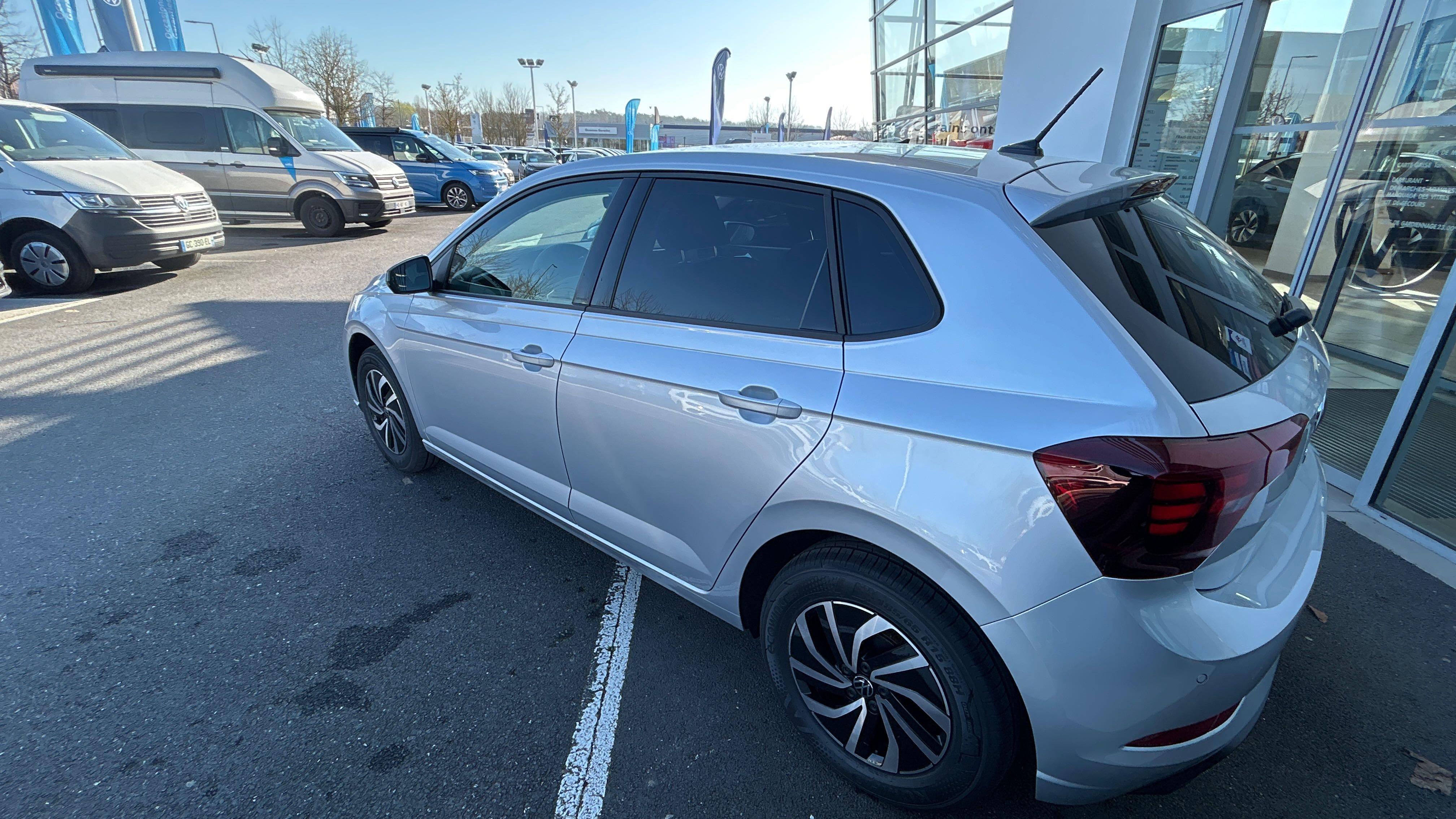 VOLKSWAGEN POLO