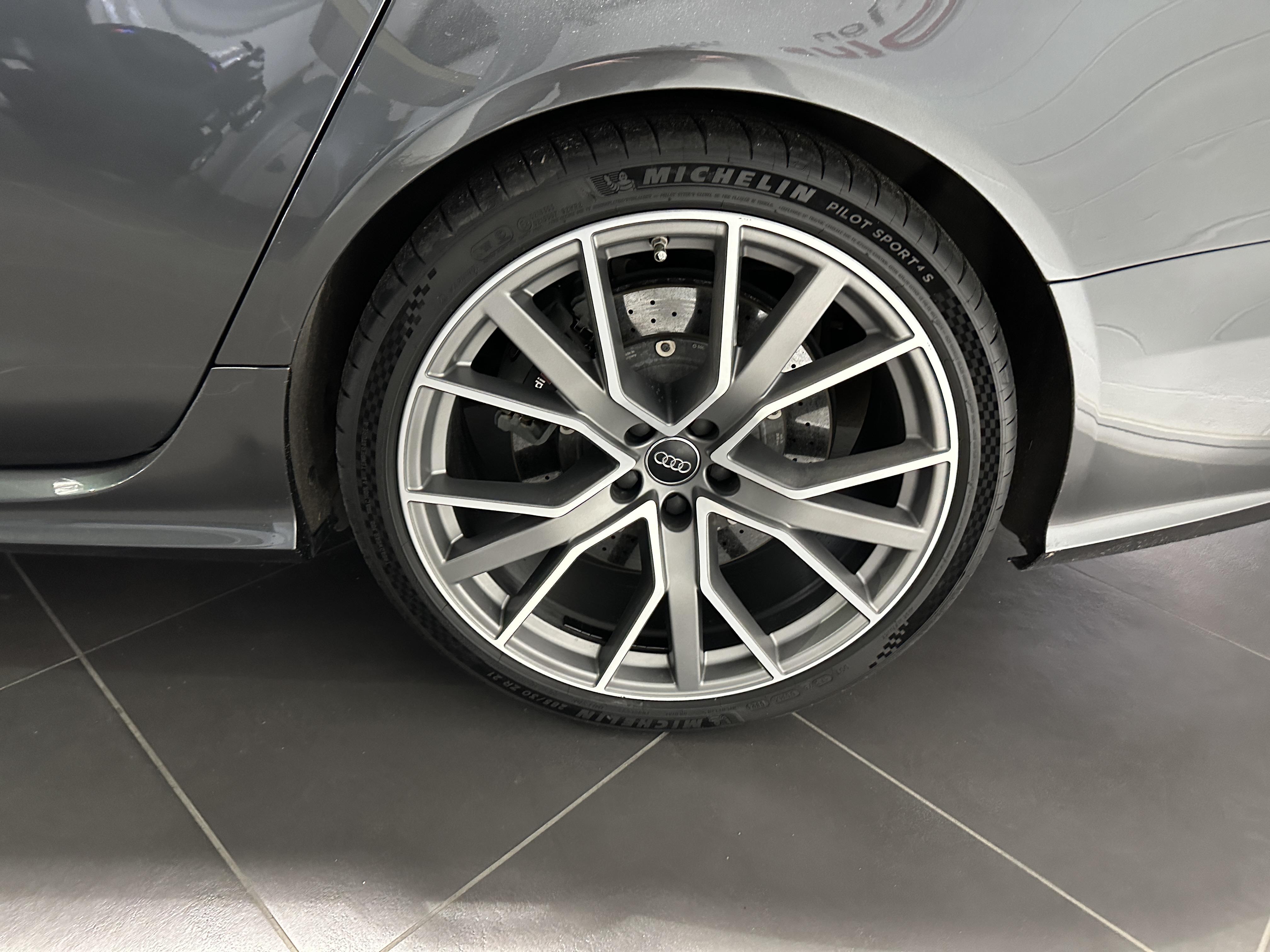 AUDI RS6 AVANT