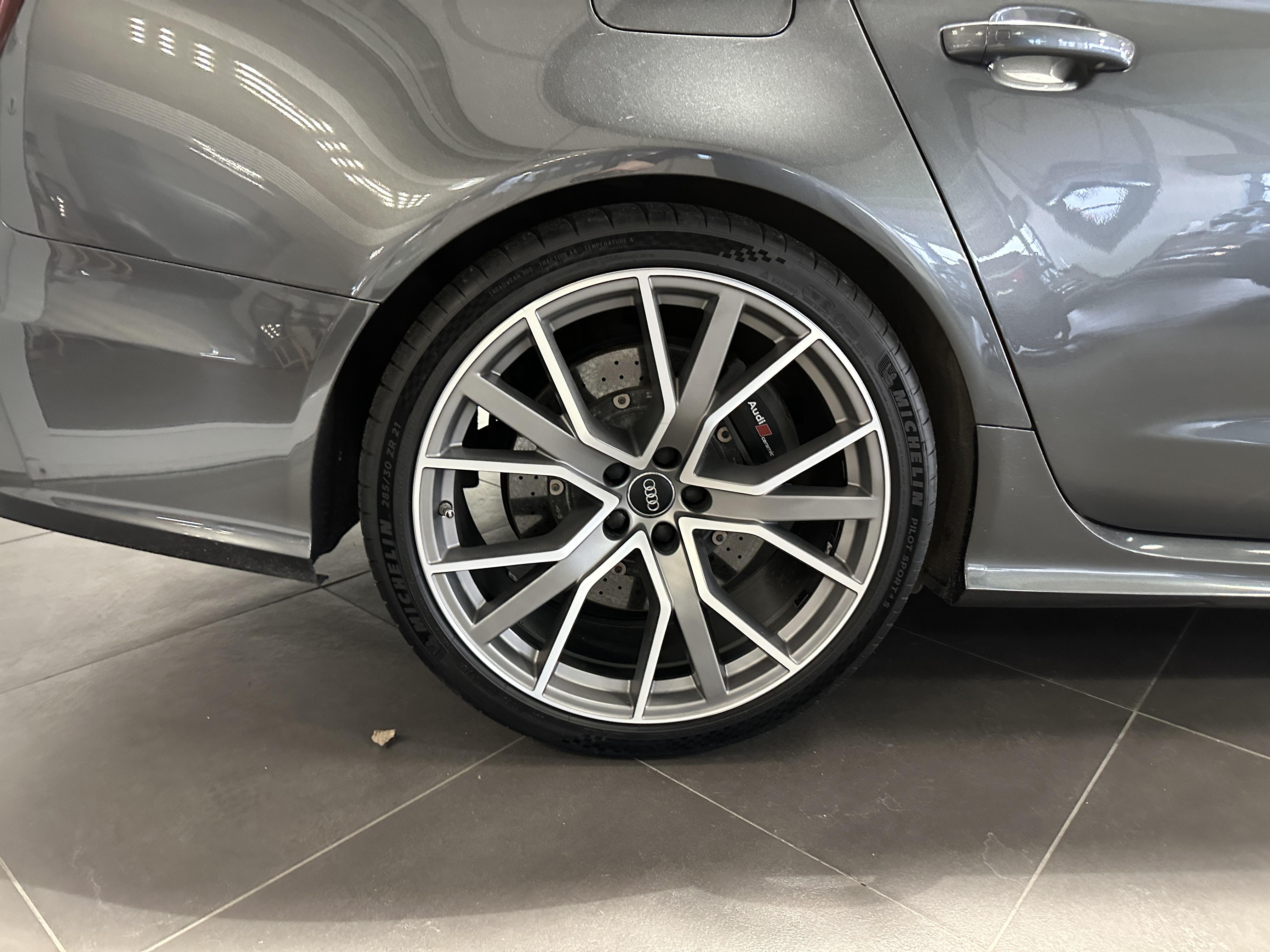 AUDI RS6 AVANT
