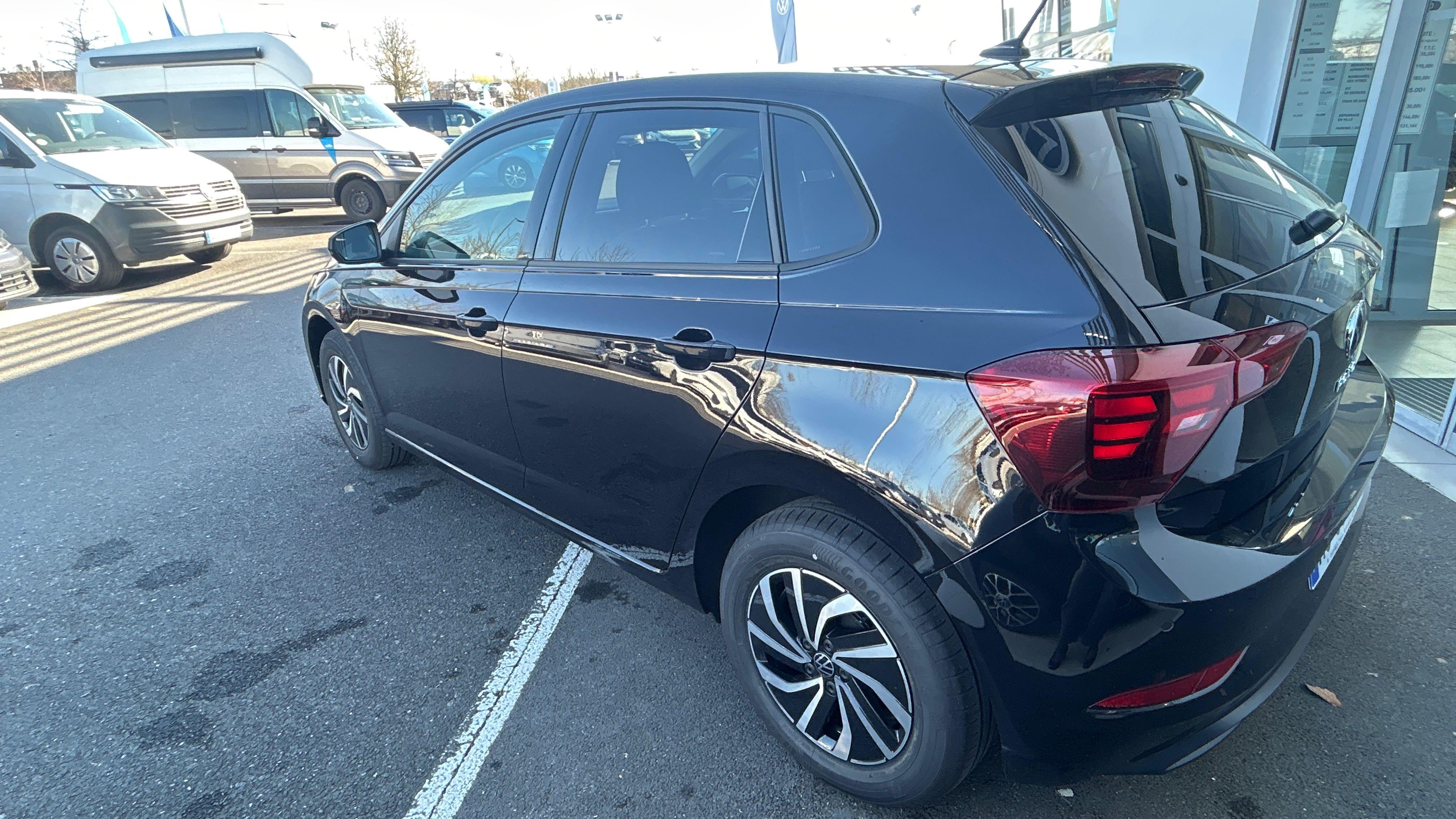 VOLKSWAGEN POLO