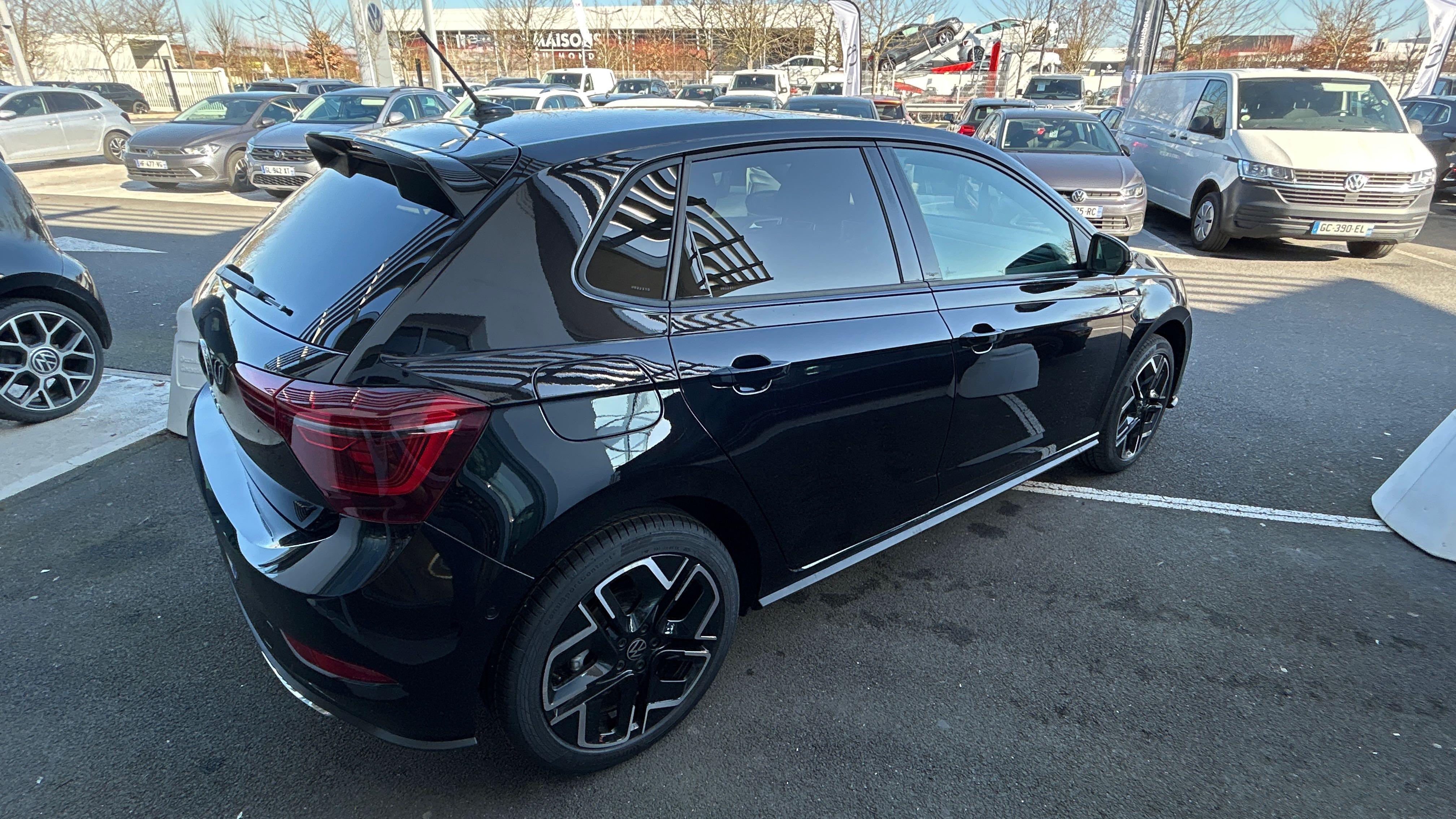 VOLKSWAGEN POLO