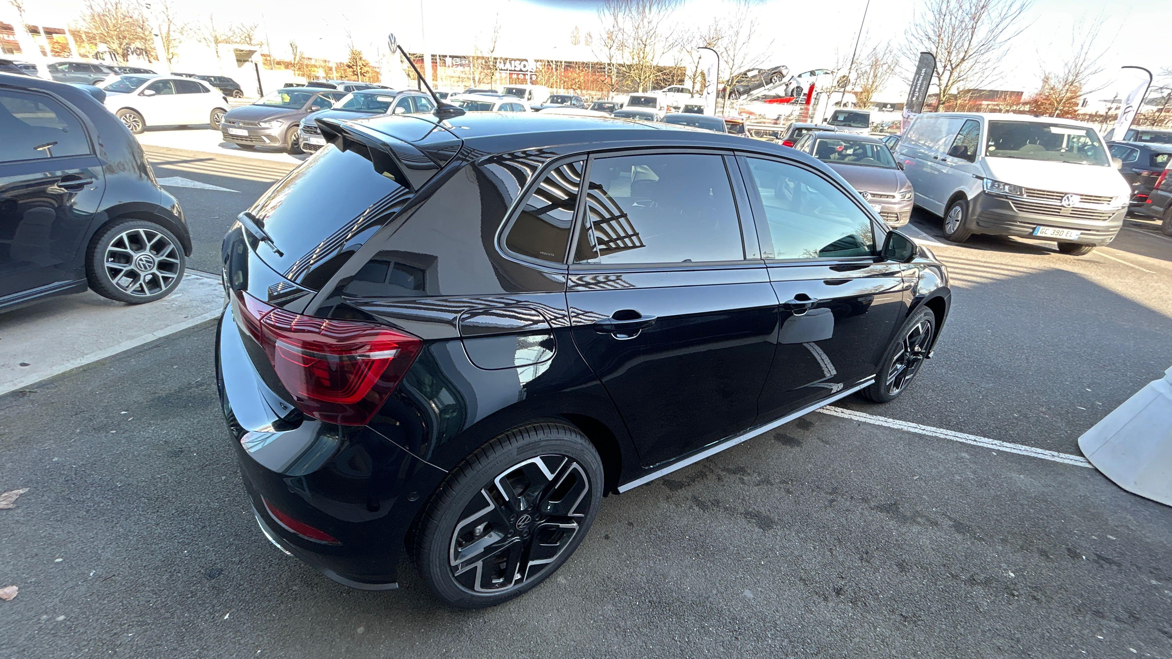 VOLKSWAGEN POLO