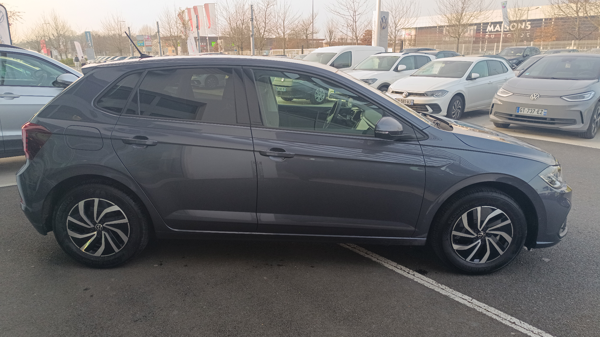 VOLKSWAGEN POLO