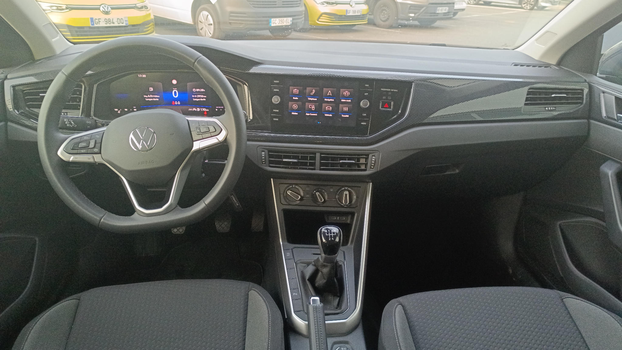 VOLKSWAGEN POLO