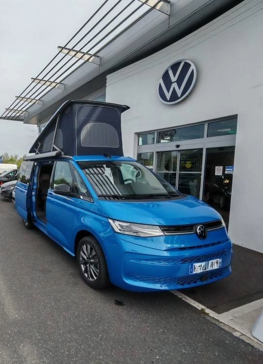VOLKSWAGEN UTILITAIRES CALIFORNIA