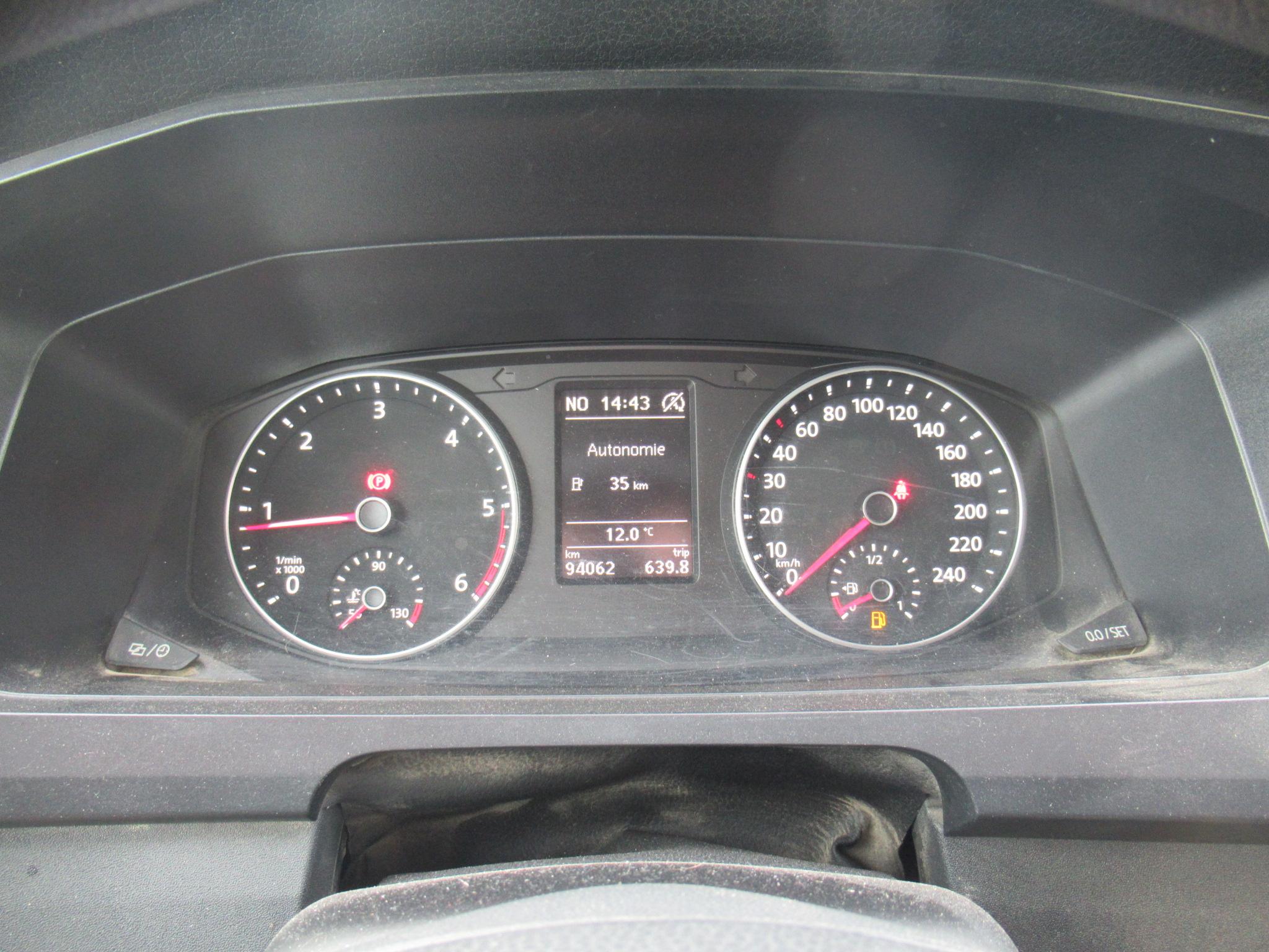VOLKSWAGEN UTILITAIRES TRANSPORTER 6.1 VAN