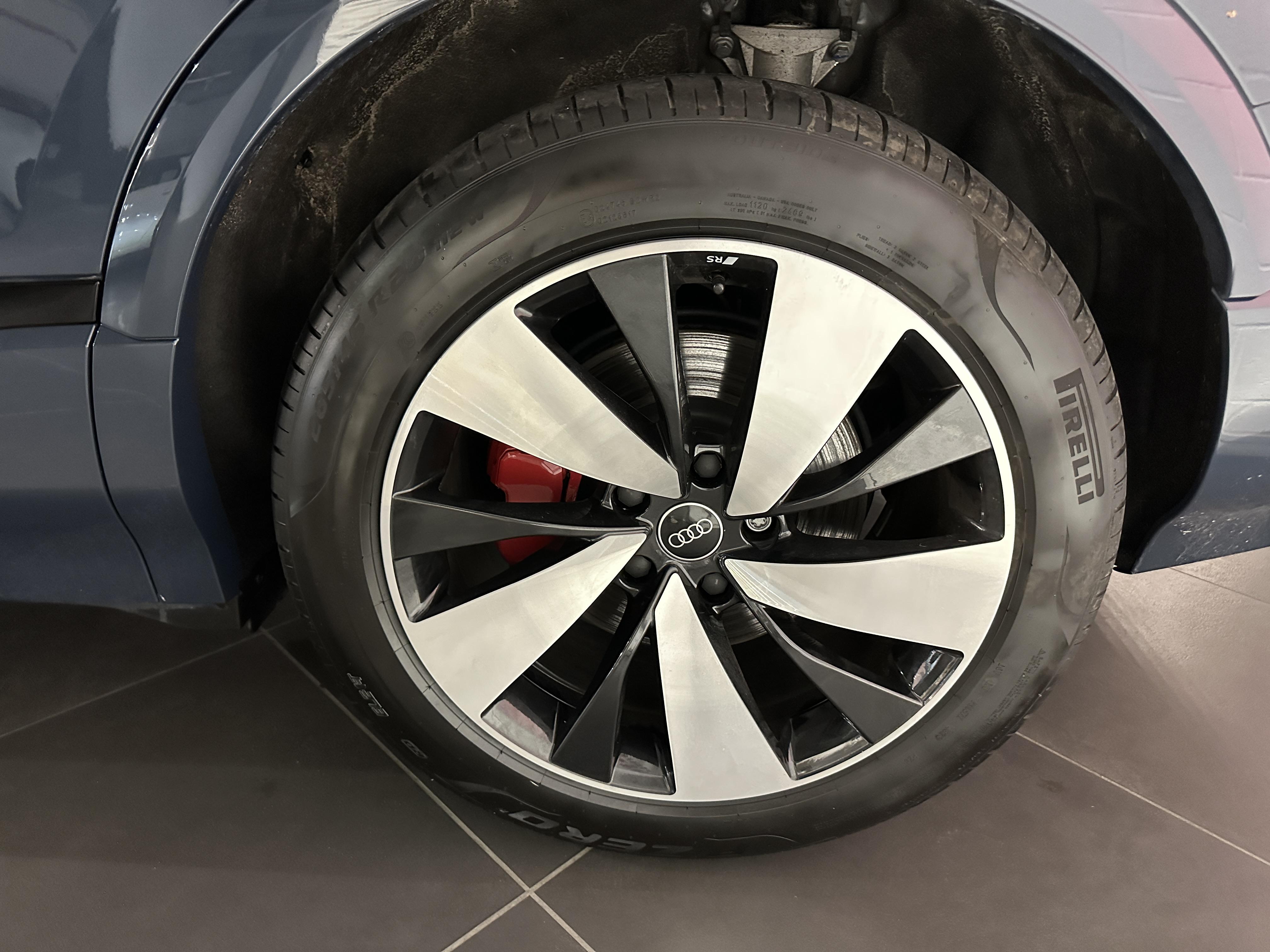 AUDI Q6 E-TRON