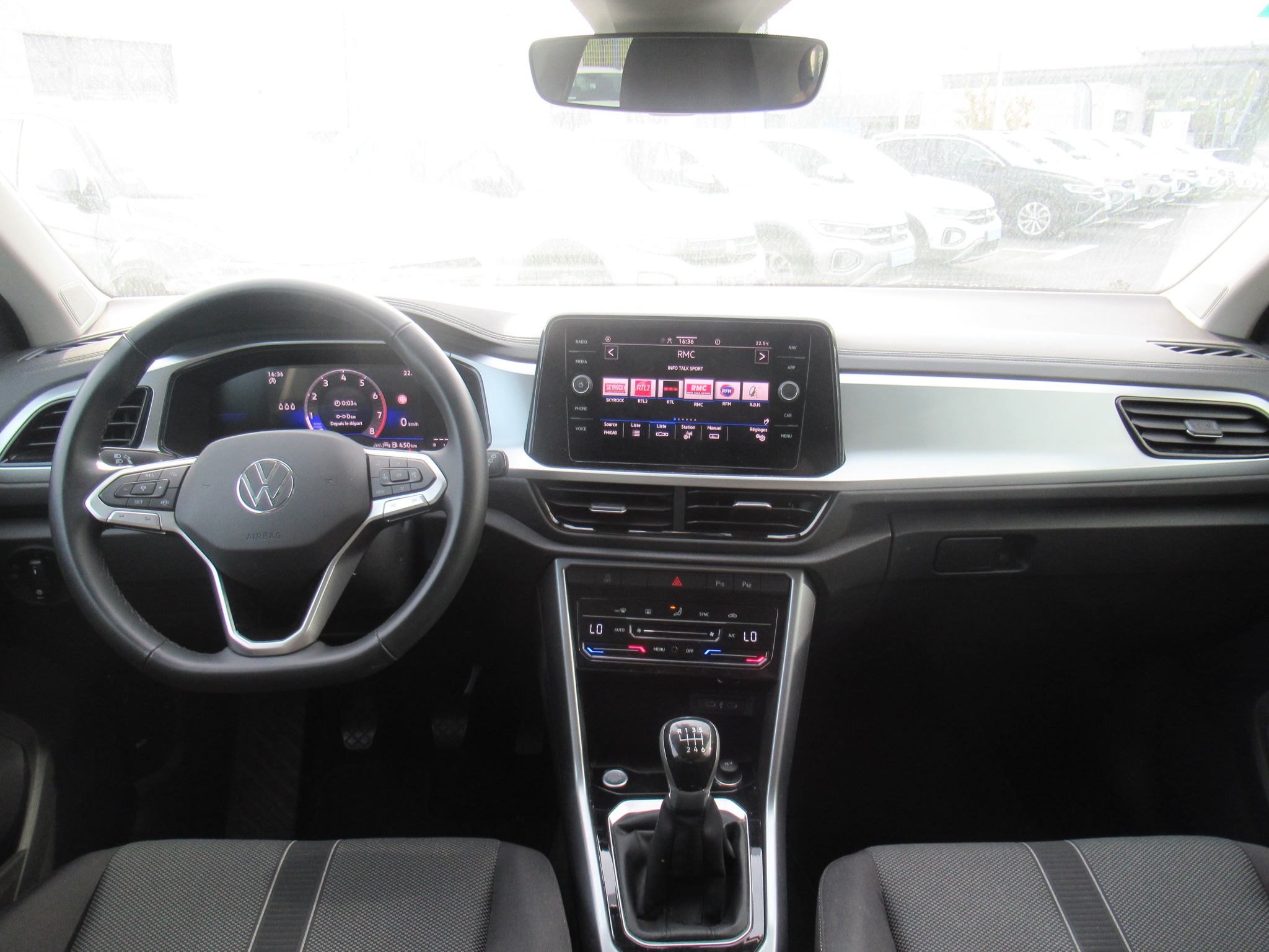 VOLKSWAGEN T-ROC
