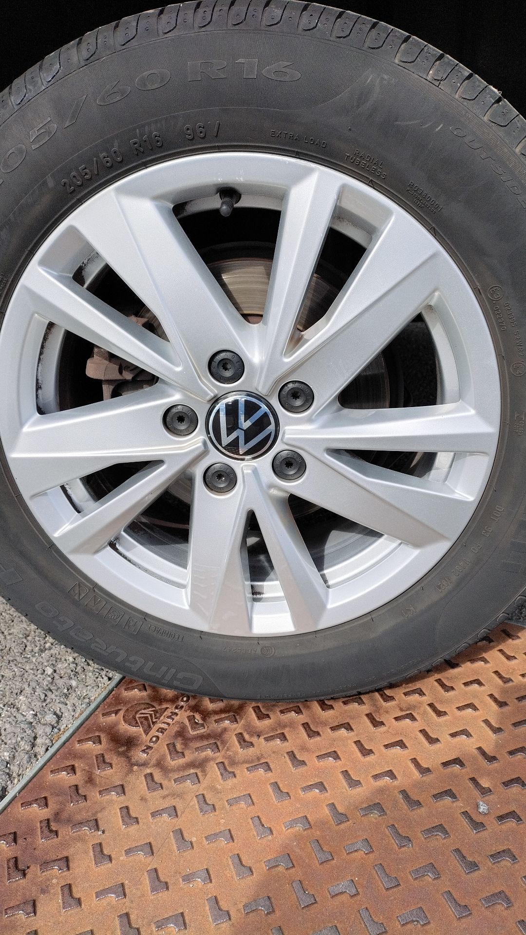 VOLKSWAGEN TOURAN