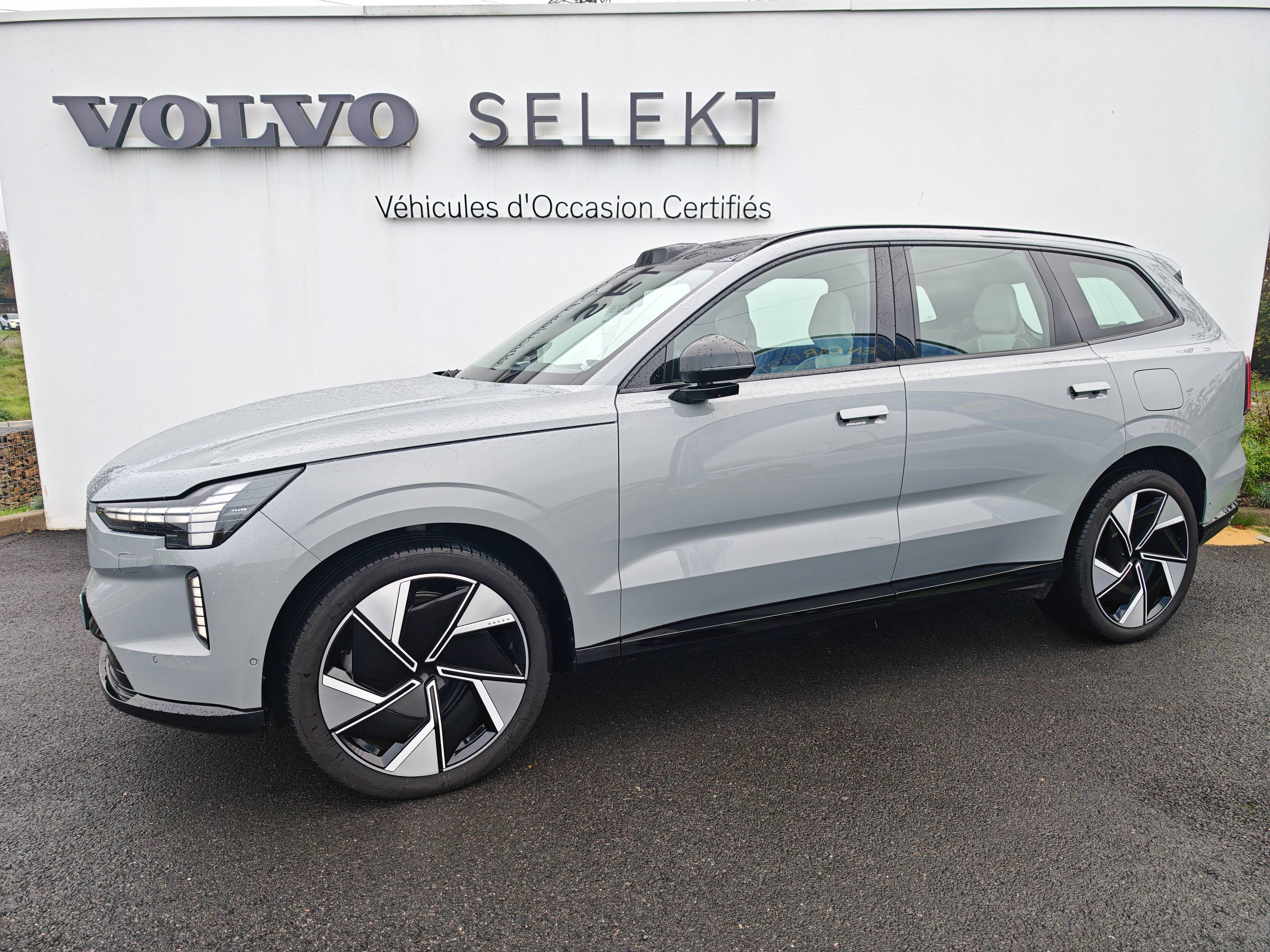 VOLVO EX90