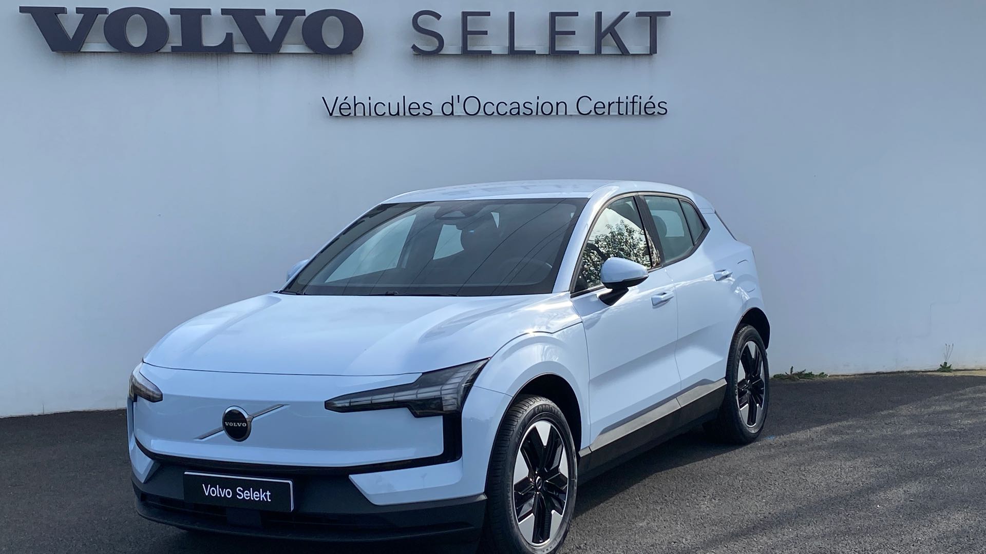 VOLVO EX30