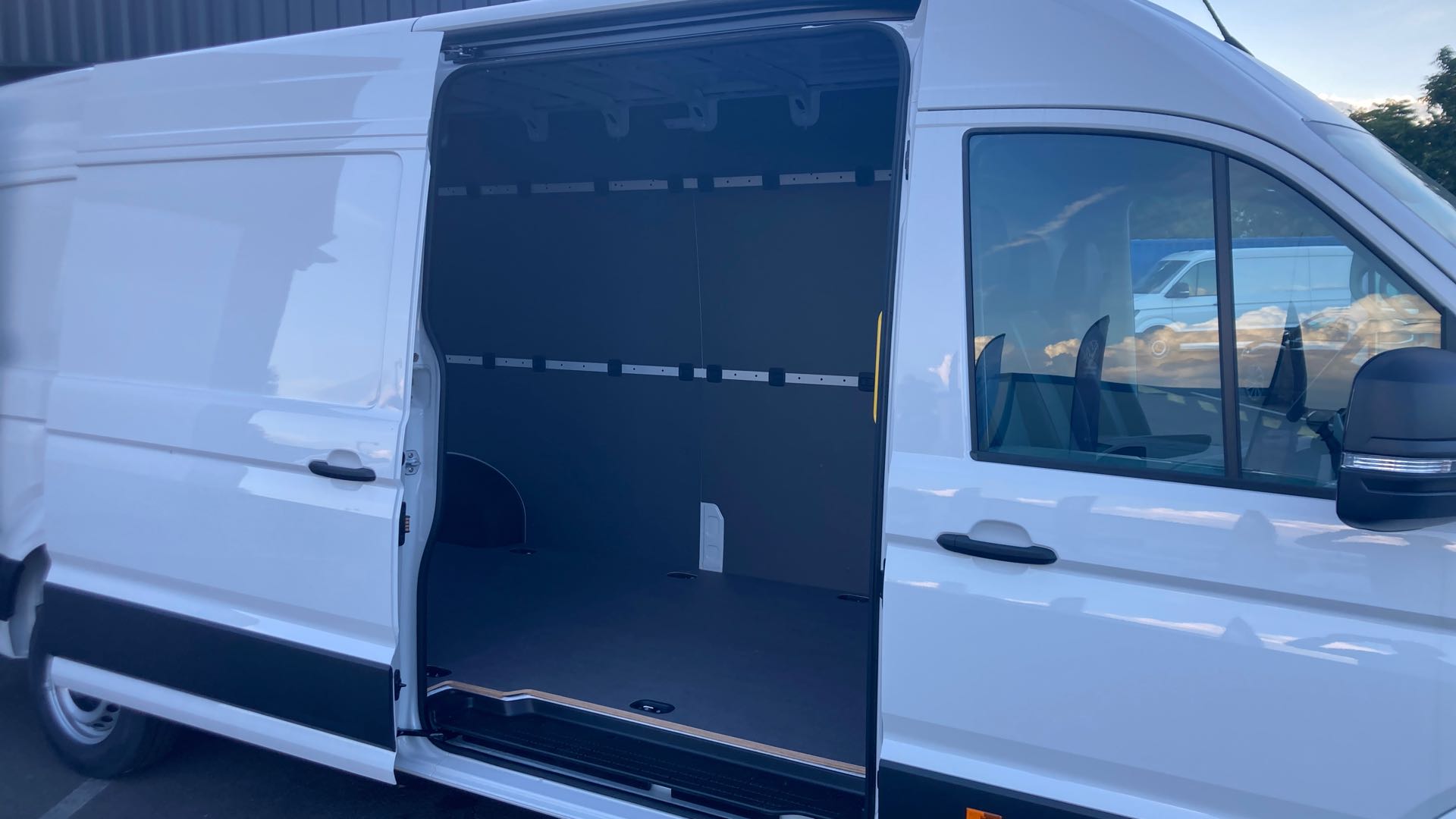 Voitures neuves VOLKSWAGEN UTILITAIRES CRAFTER VAN BUSINESS Clermont-Ferrand