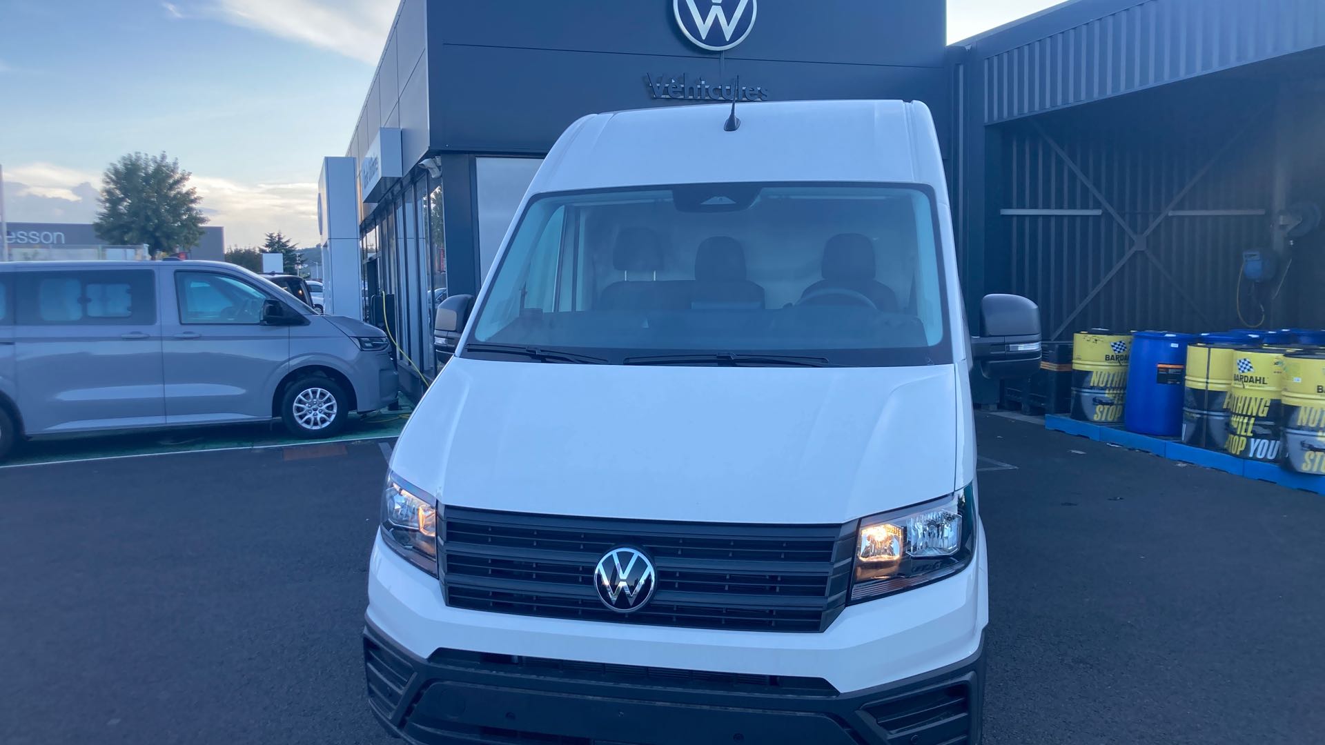 Voitures neuves VOLKSWAGEN UTILITAIRES CRAFTER VAN BUSINESS Clermont-Ferrand