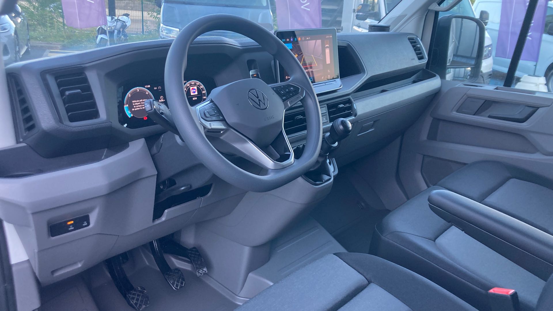 Voitures neuves VOLKSWAGEN UTILITAIRES CRAFTER VAN BUSINESS Clermont-Ferrand
