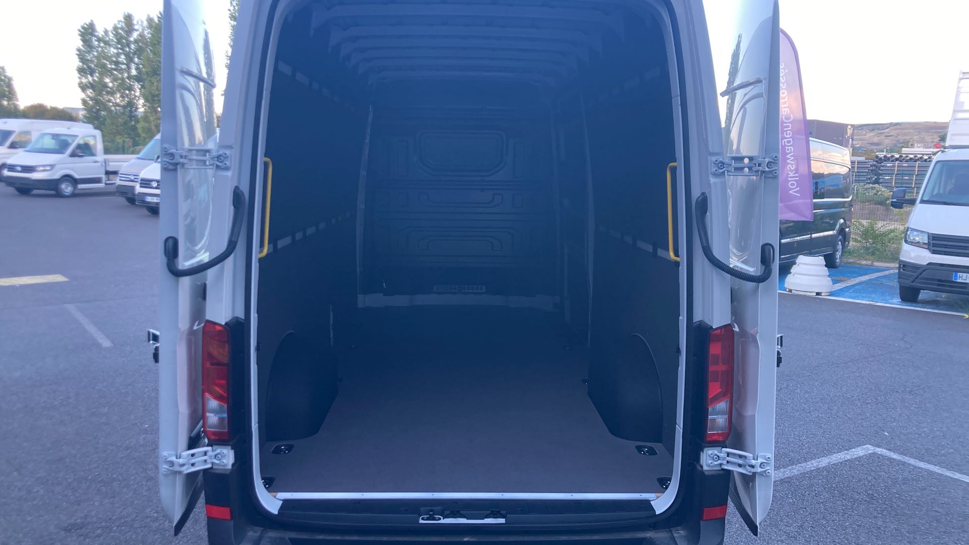 Voitures neuves VOLKSWAGEN UTILITAIRES CRAFTER VAN BUSINESS Clermont-Ferrand