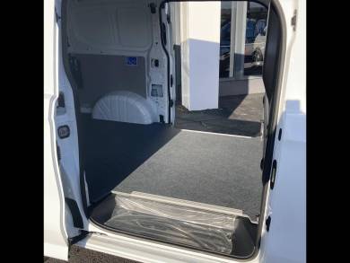 VOLKSWAGEN UTILITAIRES TRANSPORTER VAN