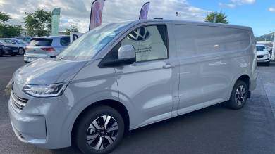 VOLKSWAGEN UTILITAIRES TRANSPORTER VAN