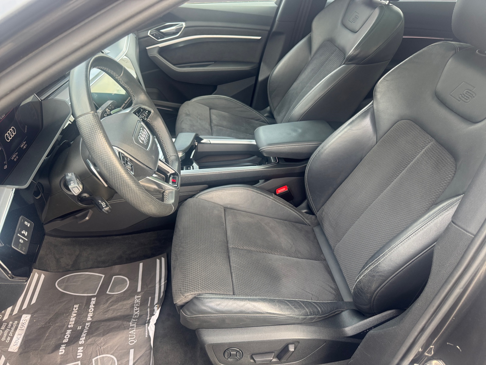 AUDI E TRON+SPORTBACK INTERIEUR+CONDUCTEUR