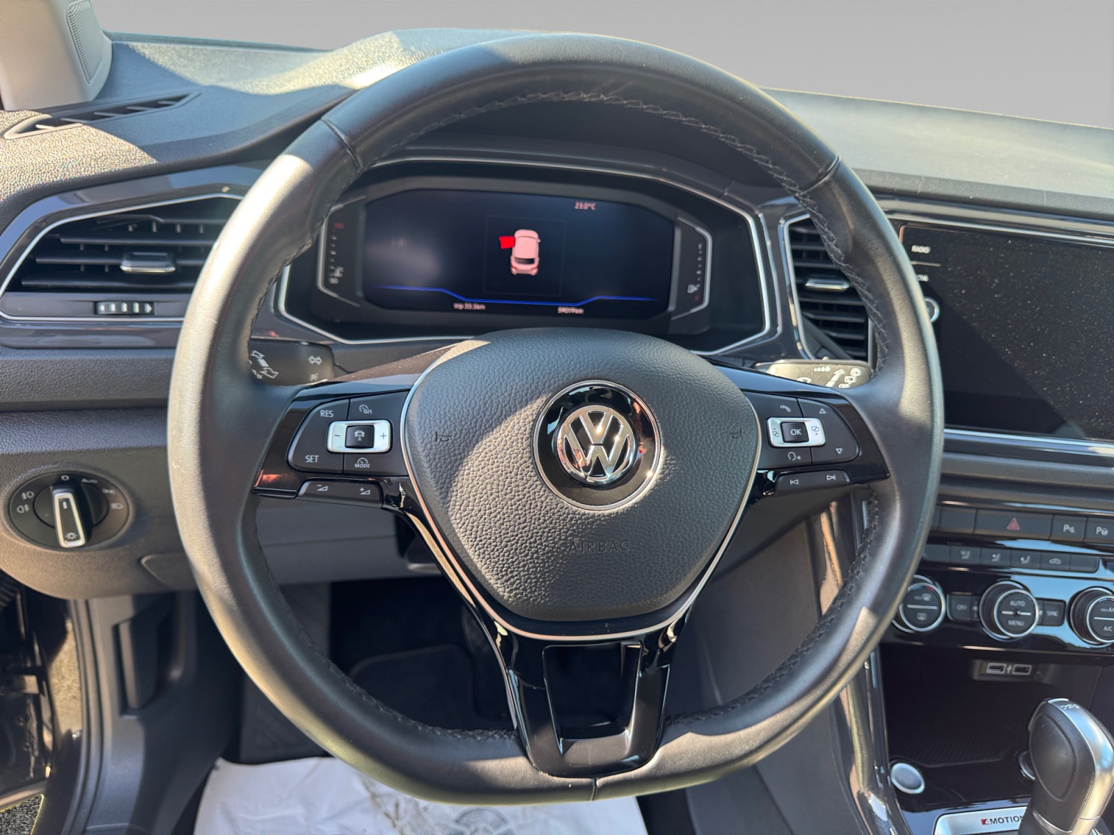 VOLKSWAGEN T ROC POSTE+DE+PILOTAGE
