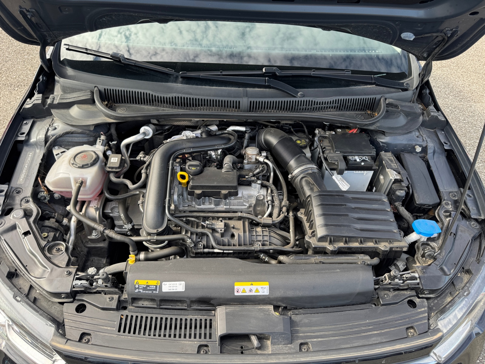 VOLKSWAGEN POLO