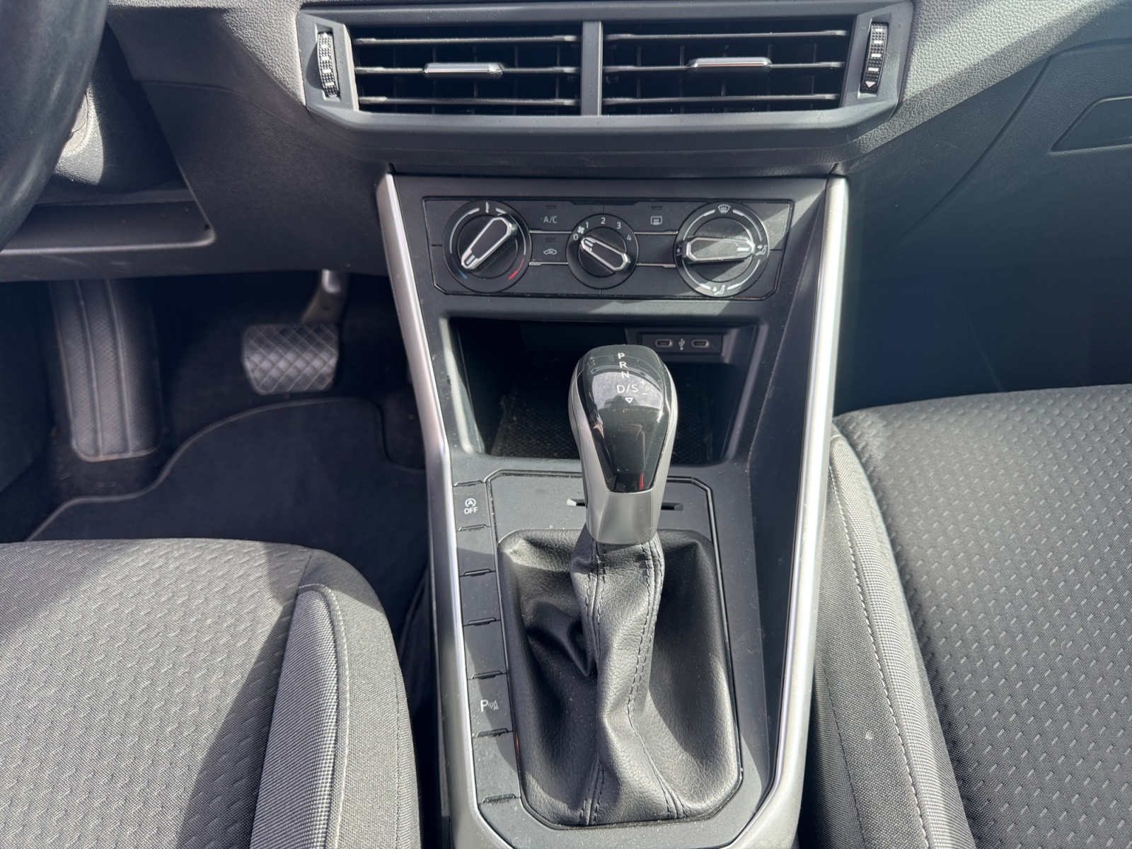 VOLKSWAGEN POLO CONSOLE+CENTRALE