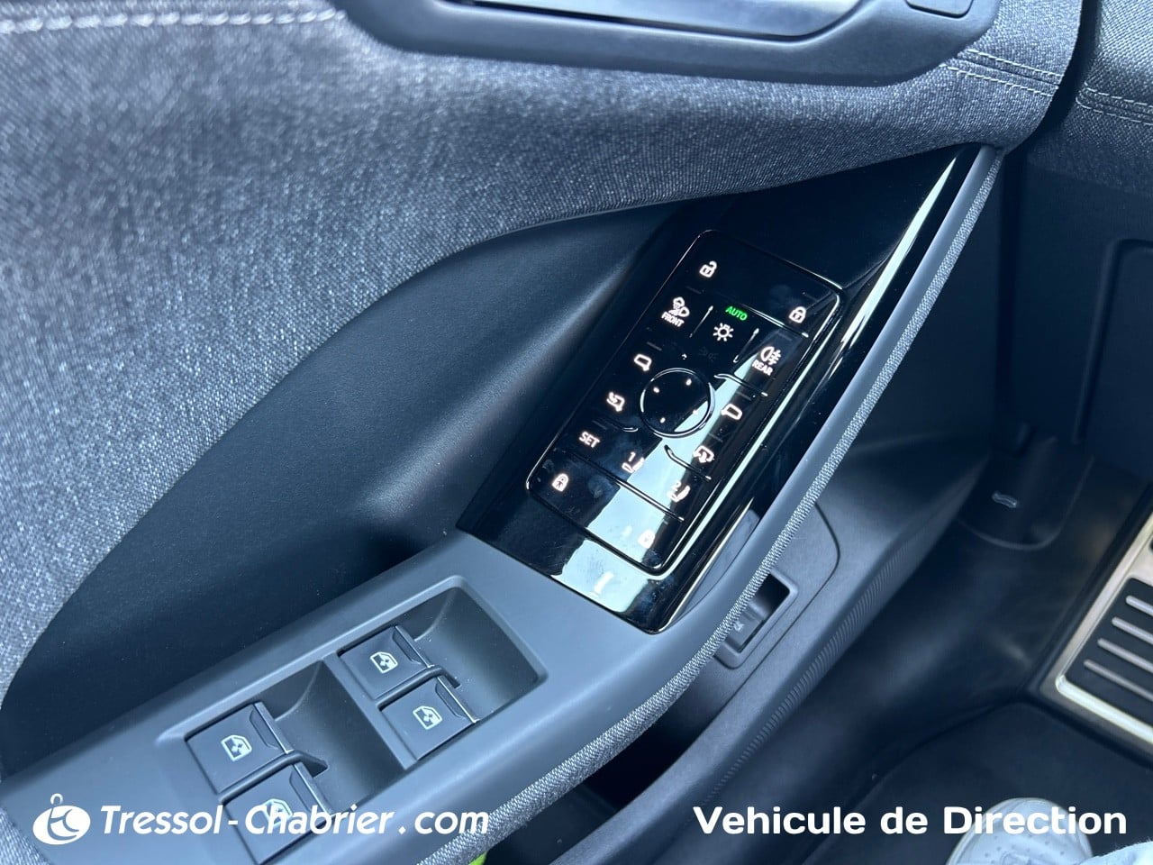 AUDI Q6+E TRON