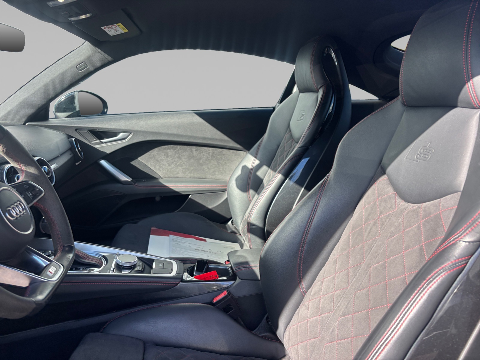 AUDI TT+COUPE INTERIEUR+CONDUCTEUR