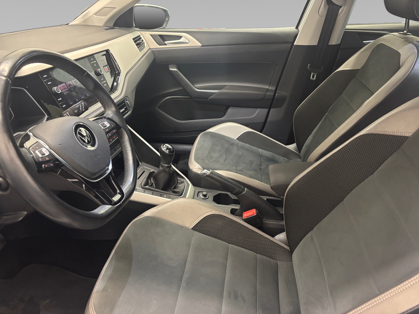 VOLKSWAGEN POLO INTERIEUR+CONDUCTEUR