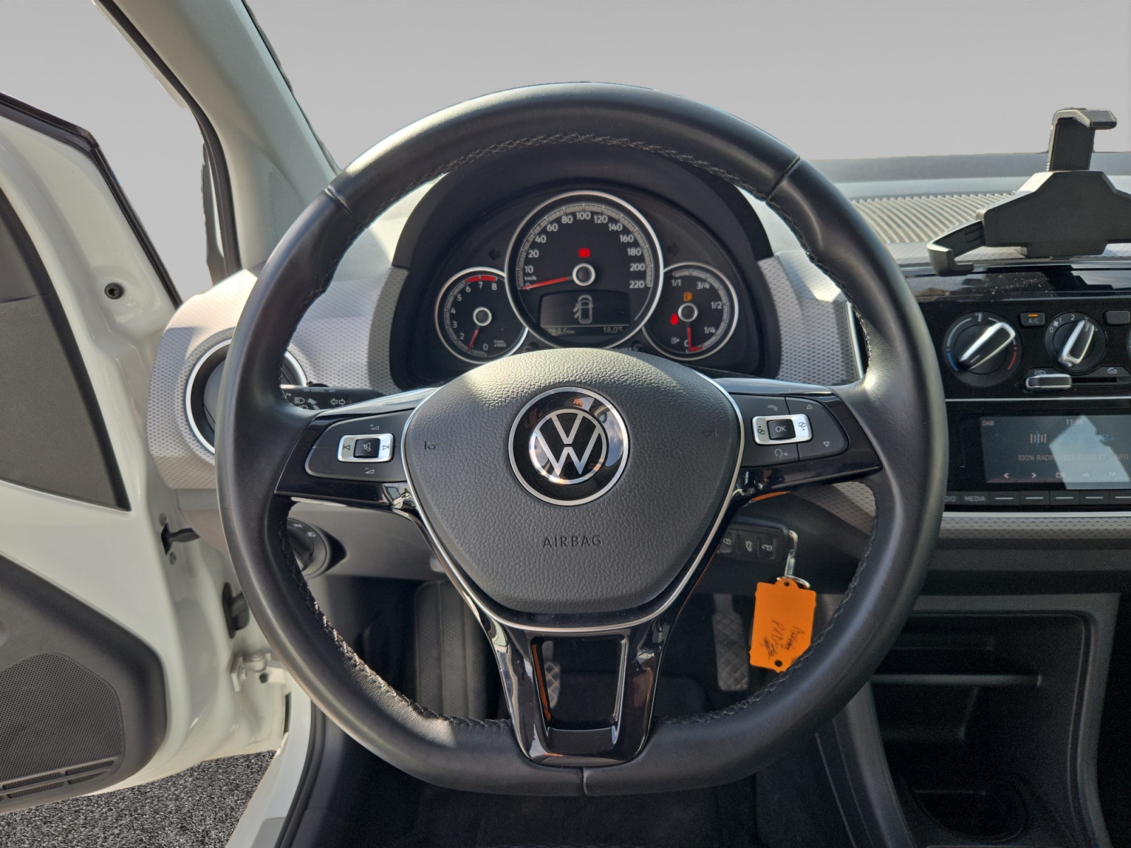 VOLKSWAGEN UP+20 POSTE+DE+PILOTAGE