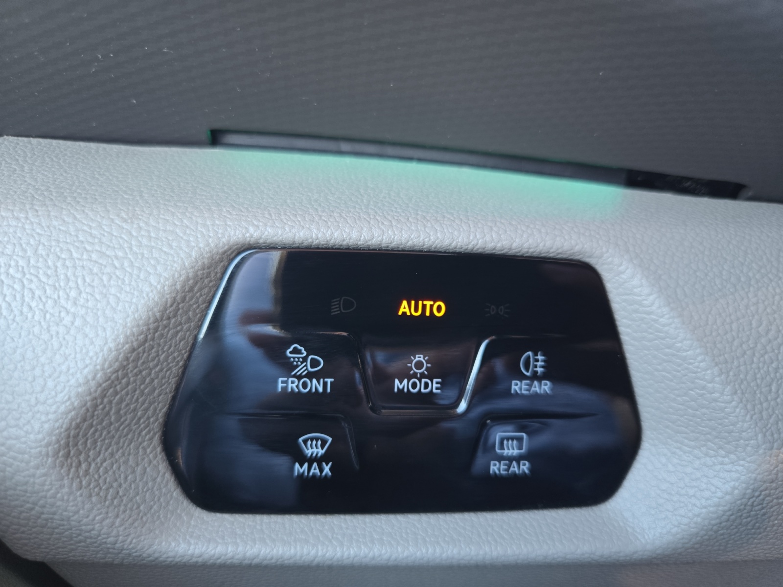 VOLKSWAGEN+UTILITAIRES MULTIVAN
