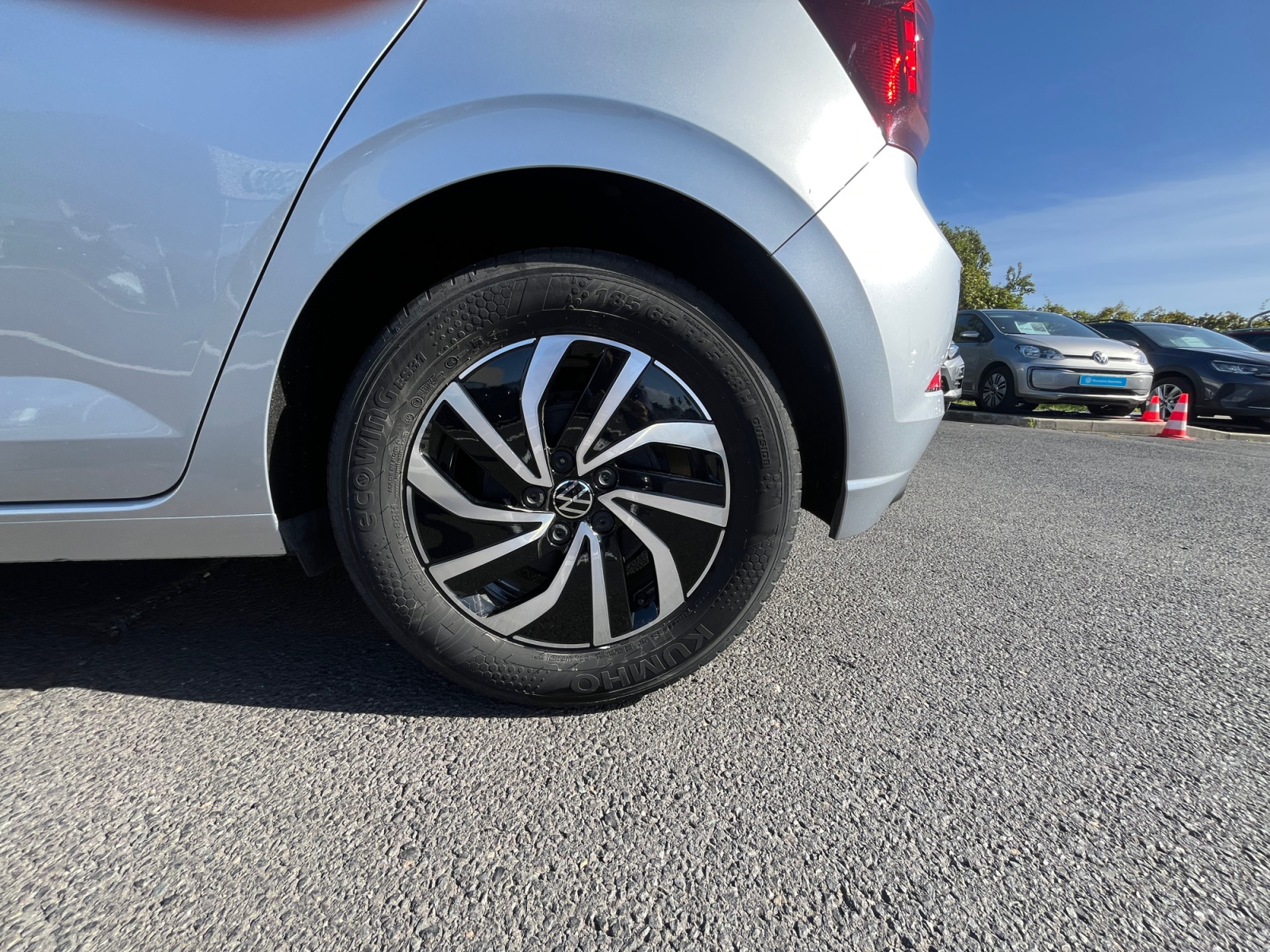 VOLKSWAGEN POLO