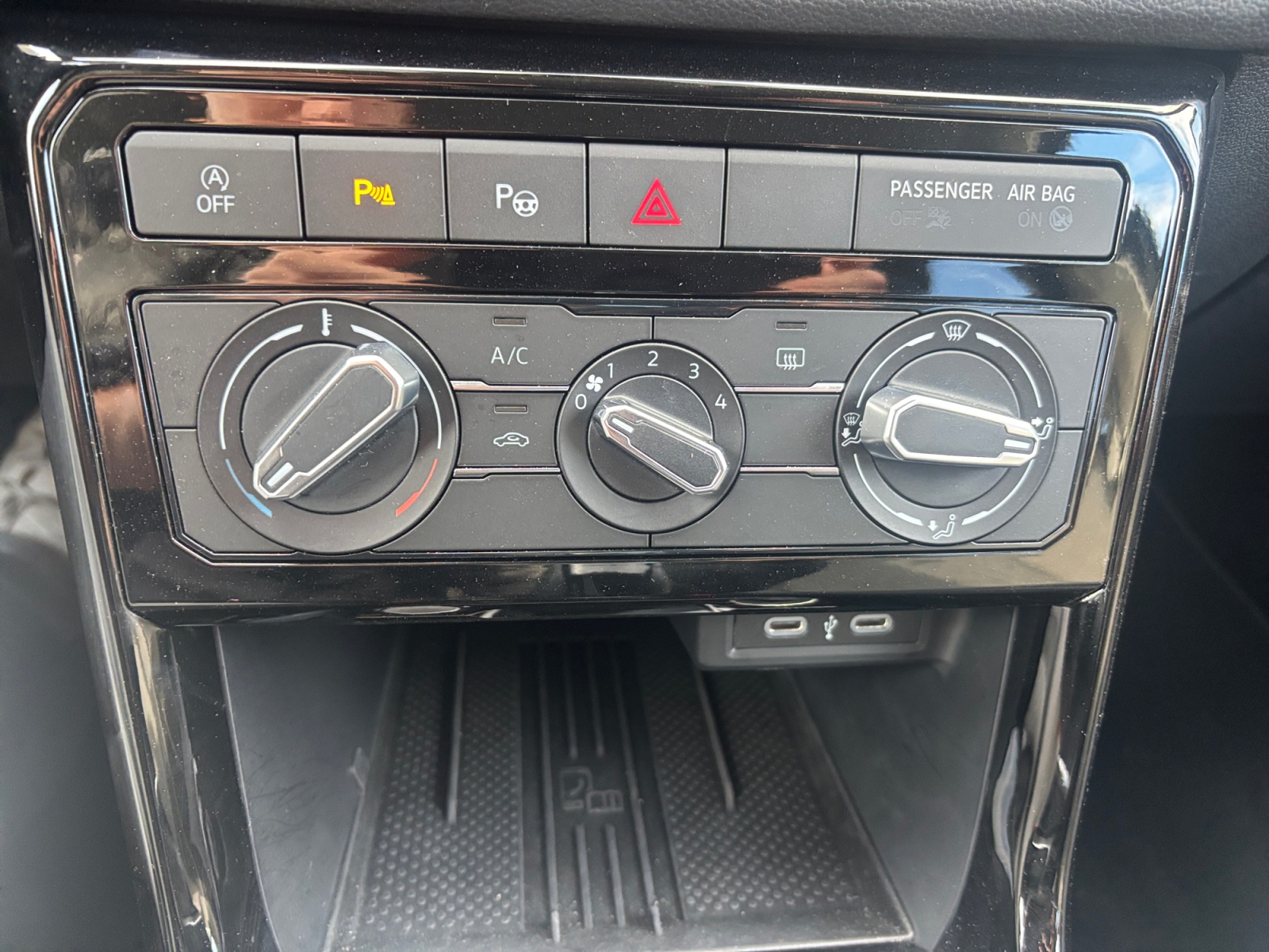 VOLKSWAGEN T CROSS